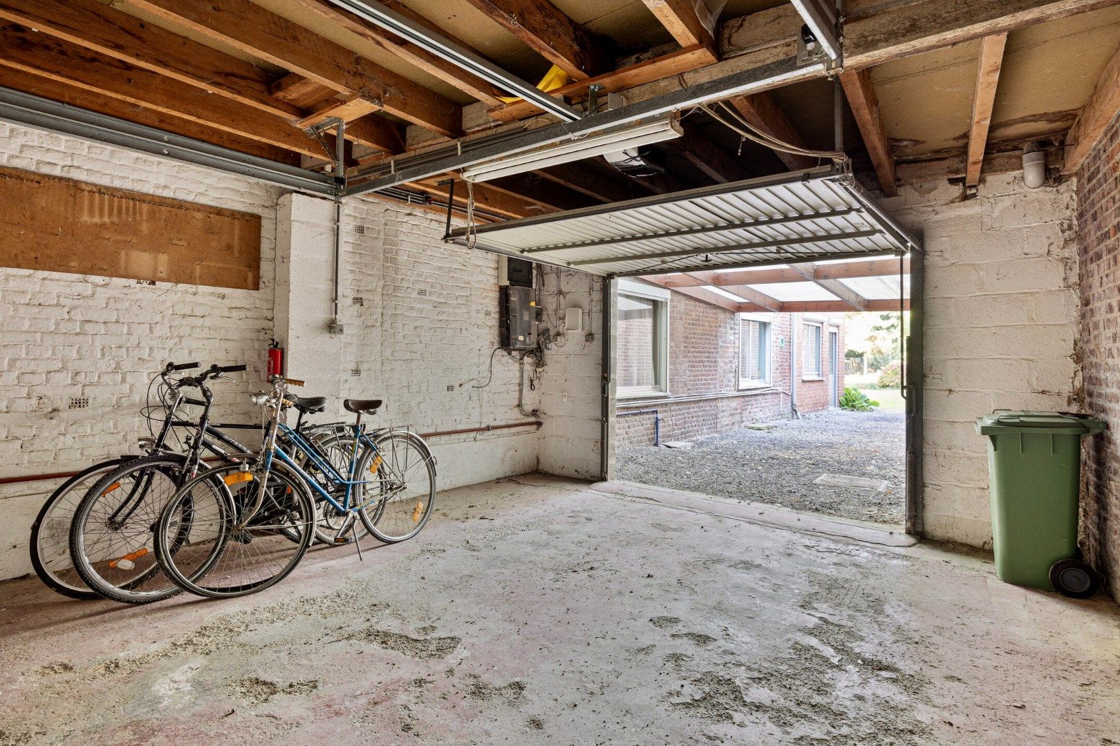 Rijwoning met grote tuin en 3 slaapkamers foto 15