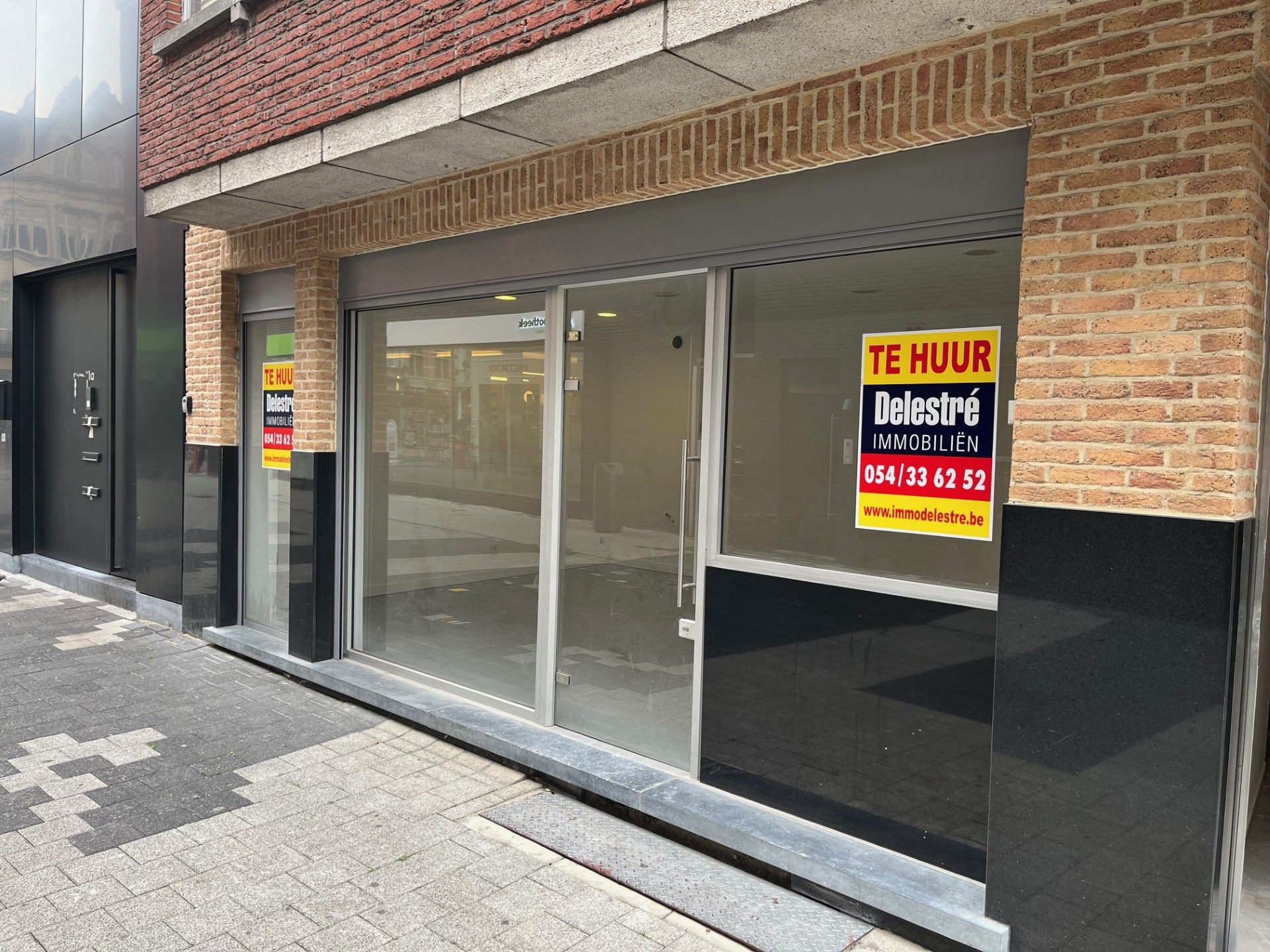 Compact en onderhoudsvriendelijk kantoor of winkelruimte in hartje Mechelen. foto {{pictureIndex}}