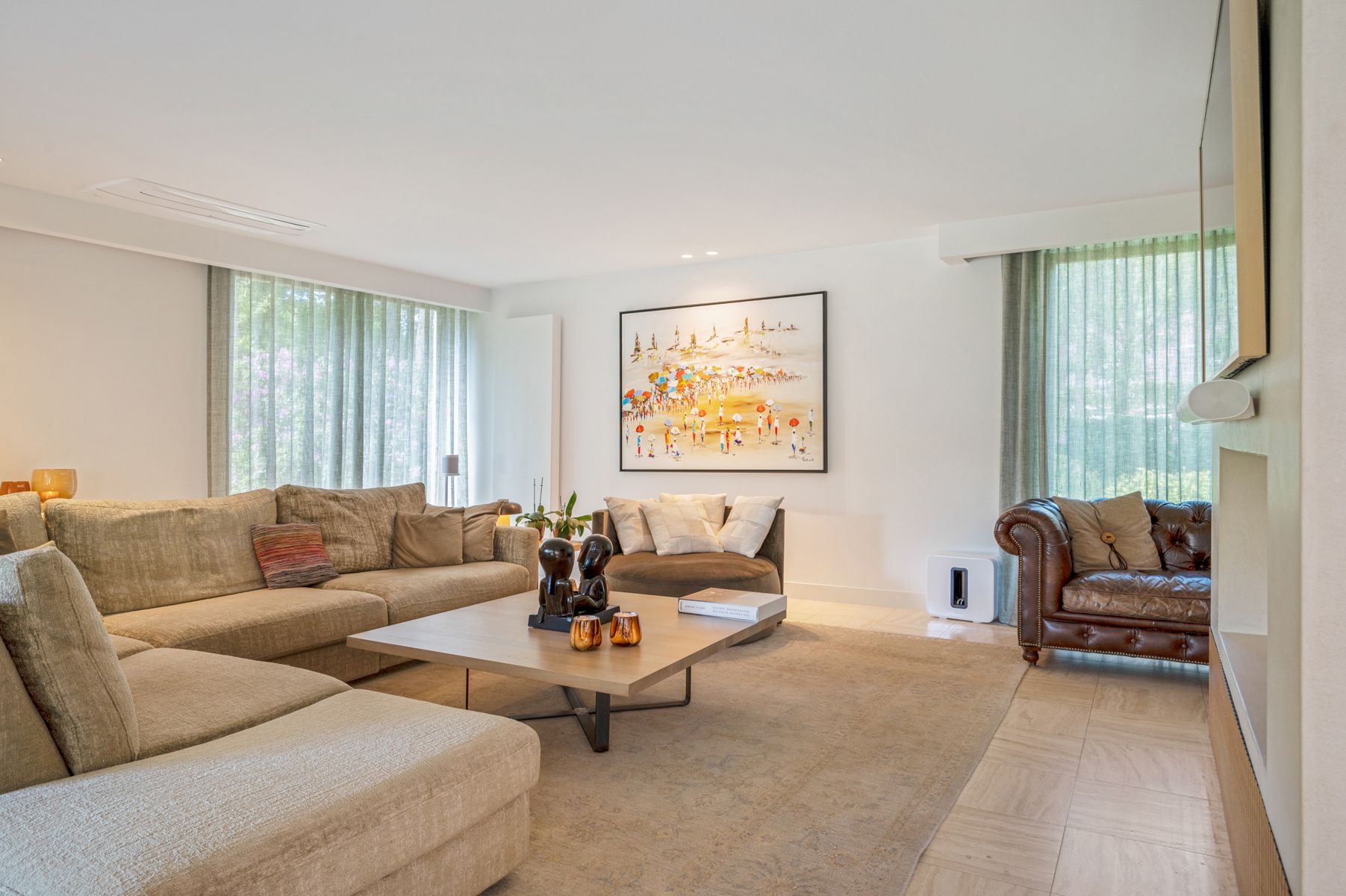Residentiëel gelegen gelijkvloerse villa op ca. 3.008 m². foto 4