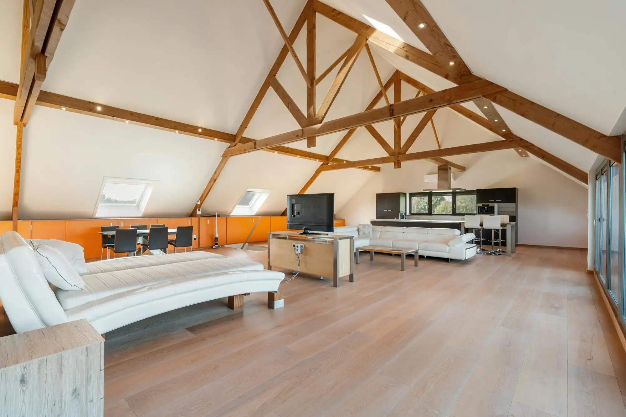 Ruime villa met tuin & 2 garages, ideaal als kangoeroewoning foto 21