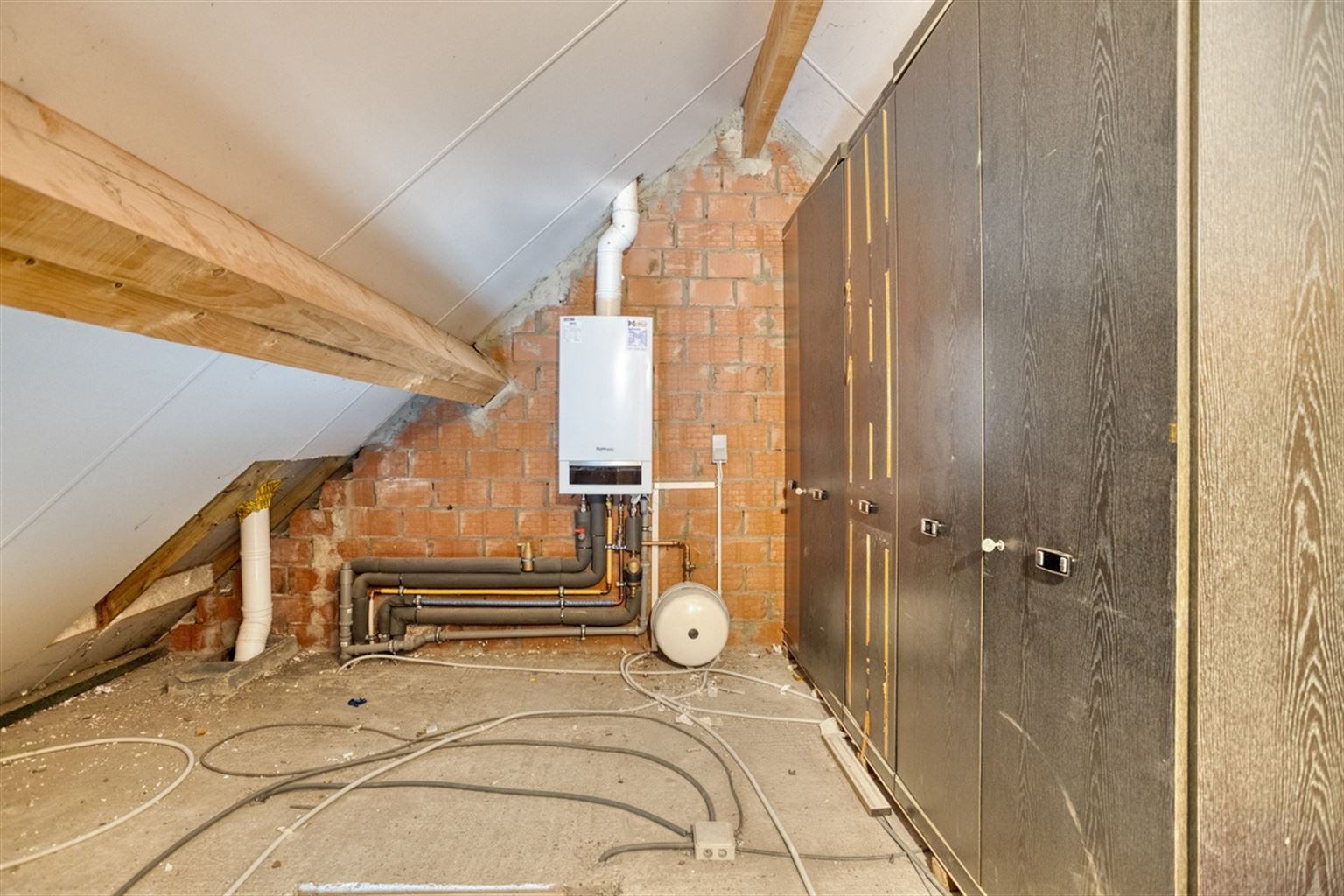 Ruim appartement met gezellig terras en staanplaats, op een toplocatie vlak bij het centrum van Maaseik en op wandelafstand van scholen en voorzieningen. foto 19