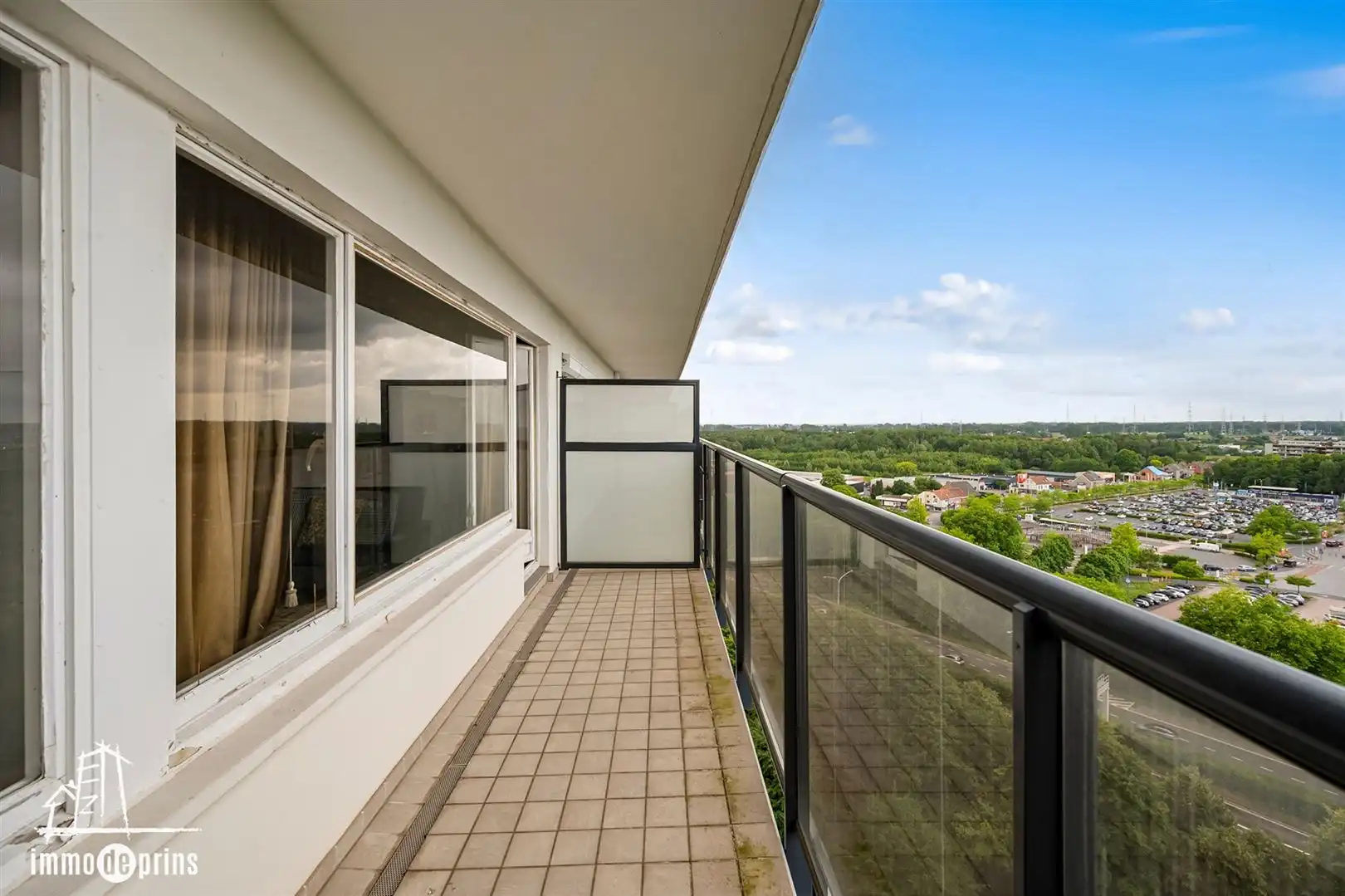 Ruim appartemement met 2 terrassen foto 3