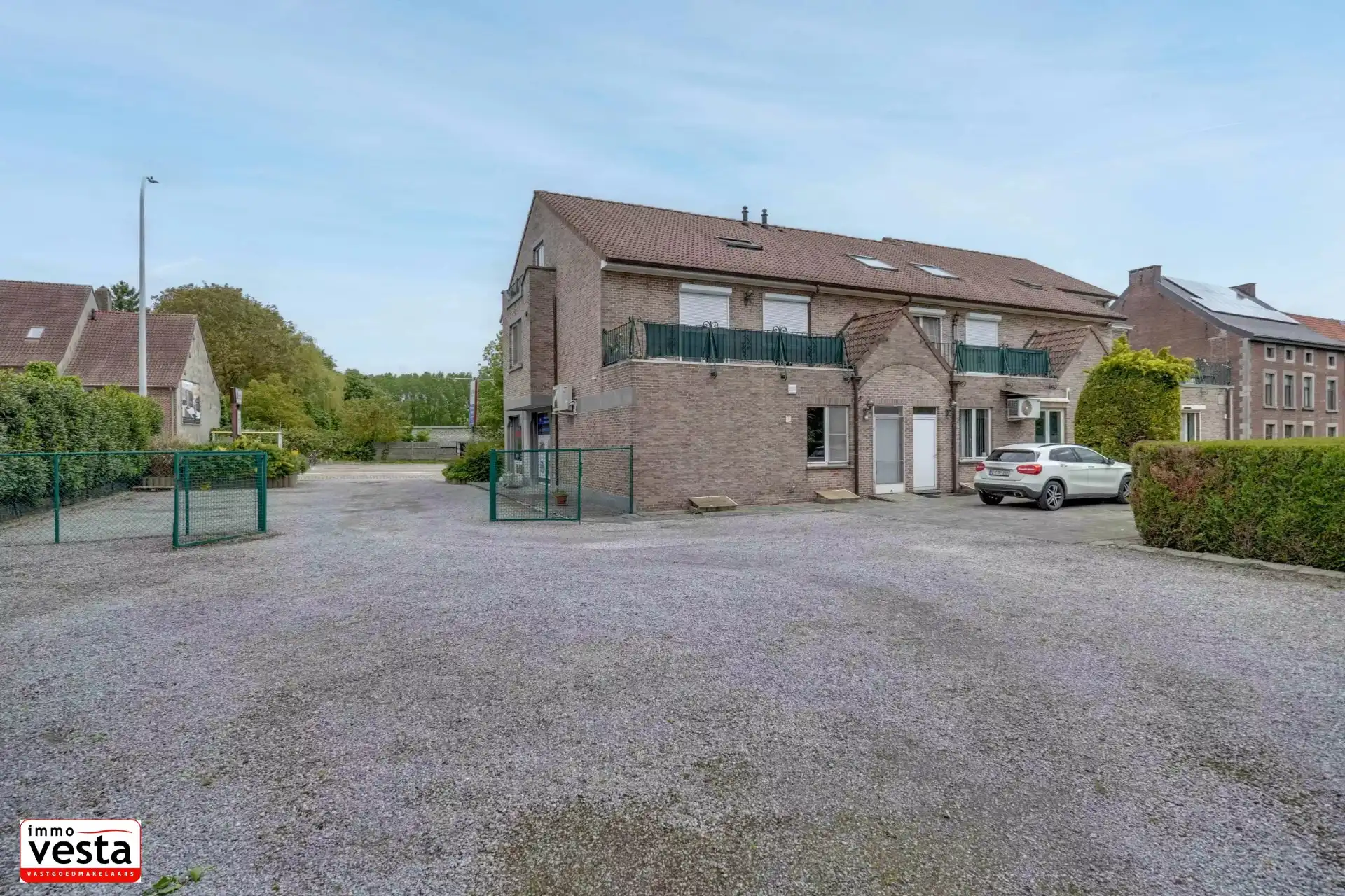 Degelijk handelspand op een goede ligging foto 15