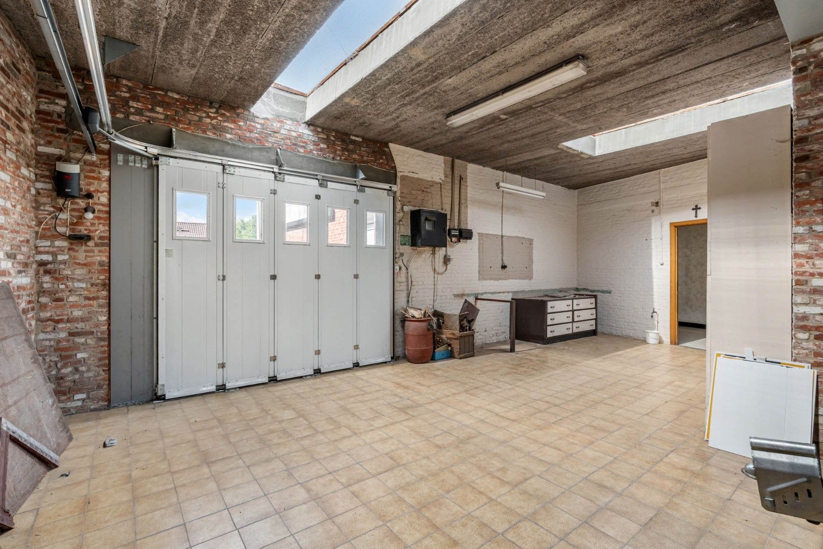 Multifunctioneel gebouw op een zichtlocatie langs een doorgangsweg net buiten het centrum van Bree!  foto 24