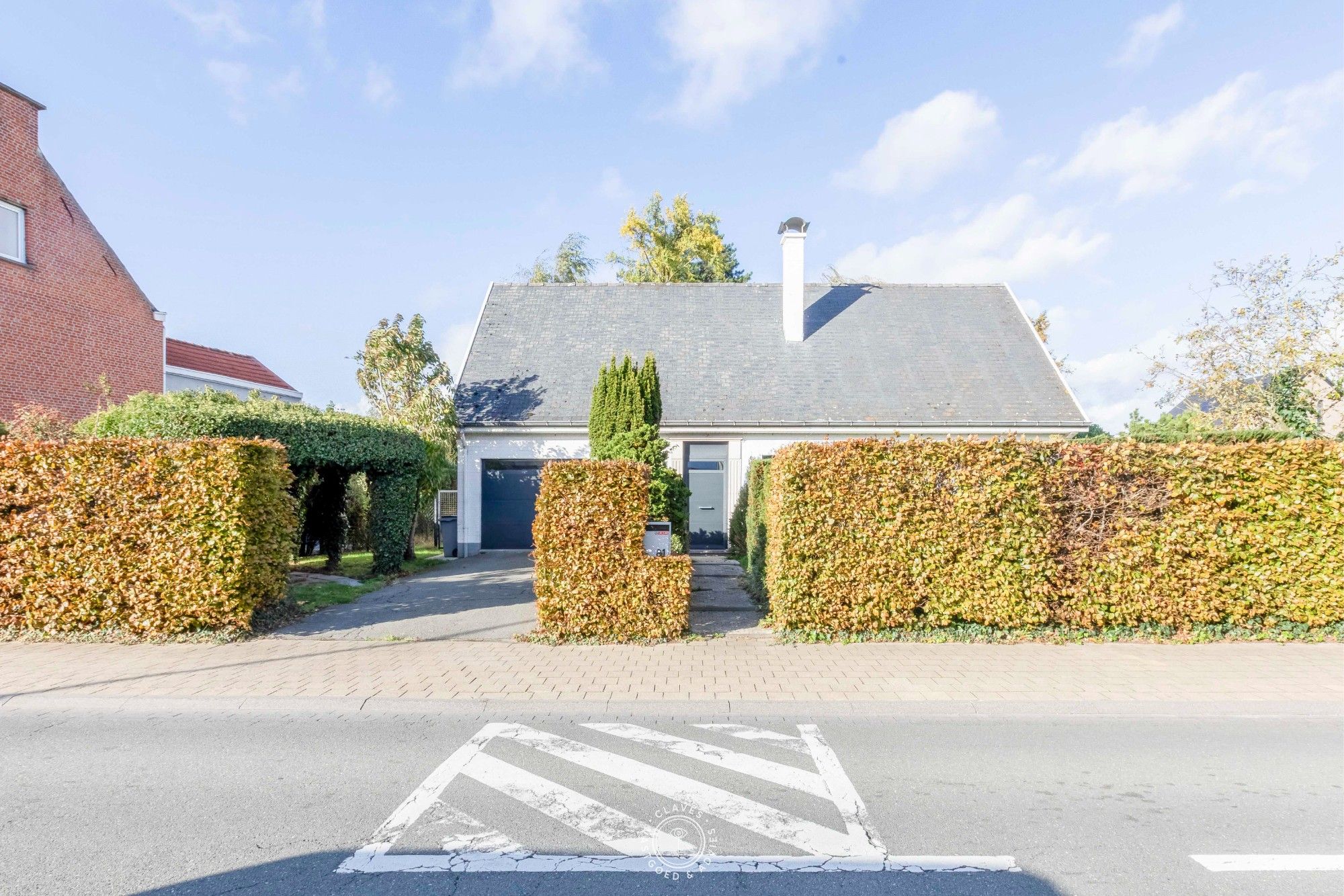 Open bebouwing omgeven door een prachtige tuin foto 6