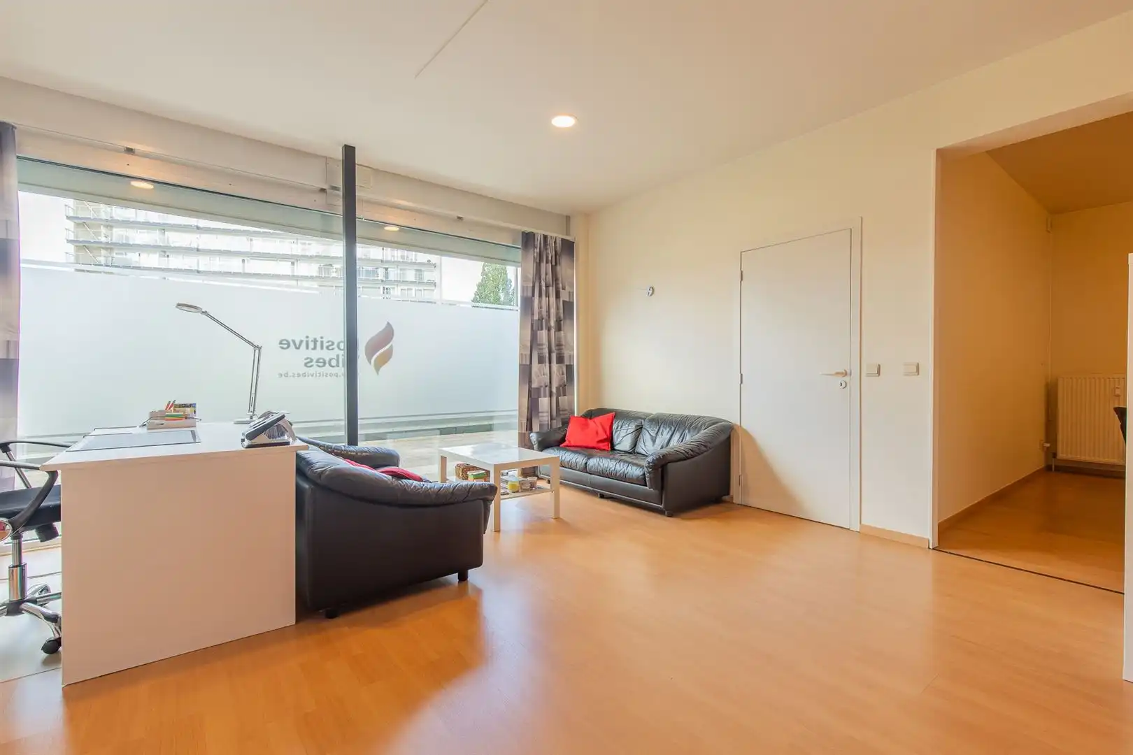 Veelzijdig handelspand met bovenliggend appartement (126m²) in centrum Dendermonde foto 4