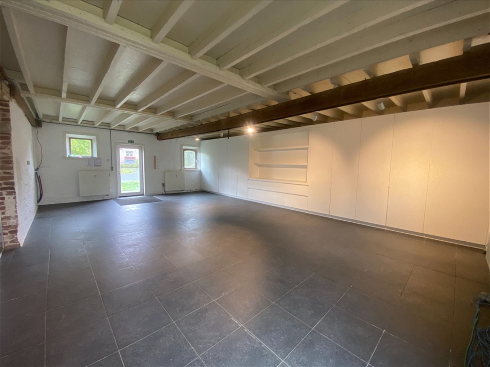 Karaktervolle kantoren in gerenoveerde hoeve vlakbij R4 foto 4