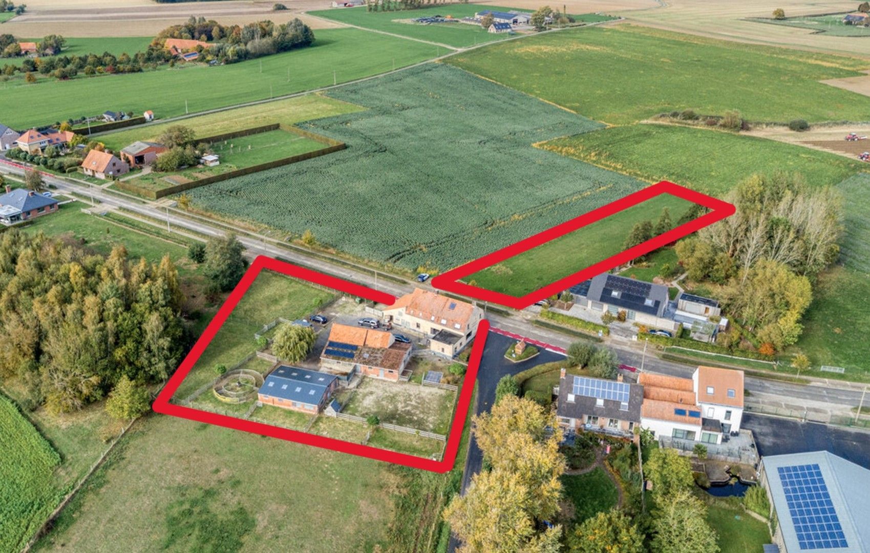 Ruime instapklare hoeve met diverse bijgebouwen foto 2