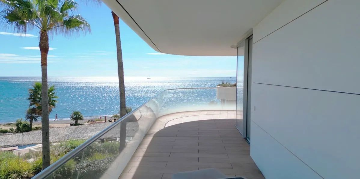 Exclusief frontline beach appartement in Estepona – wonen in pure luxe met spectaculair zeezicht! foto 18