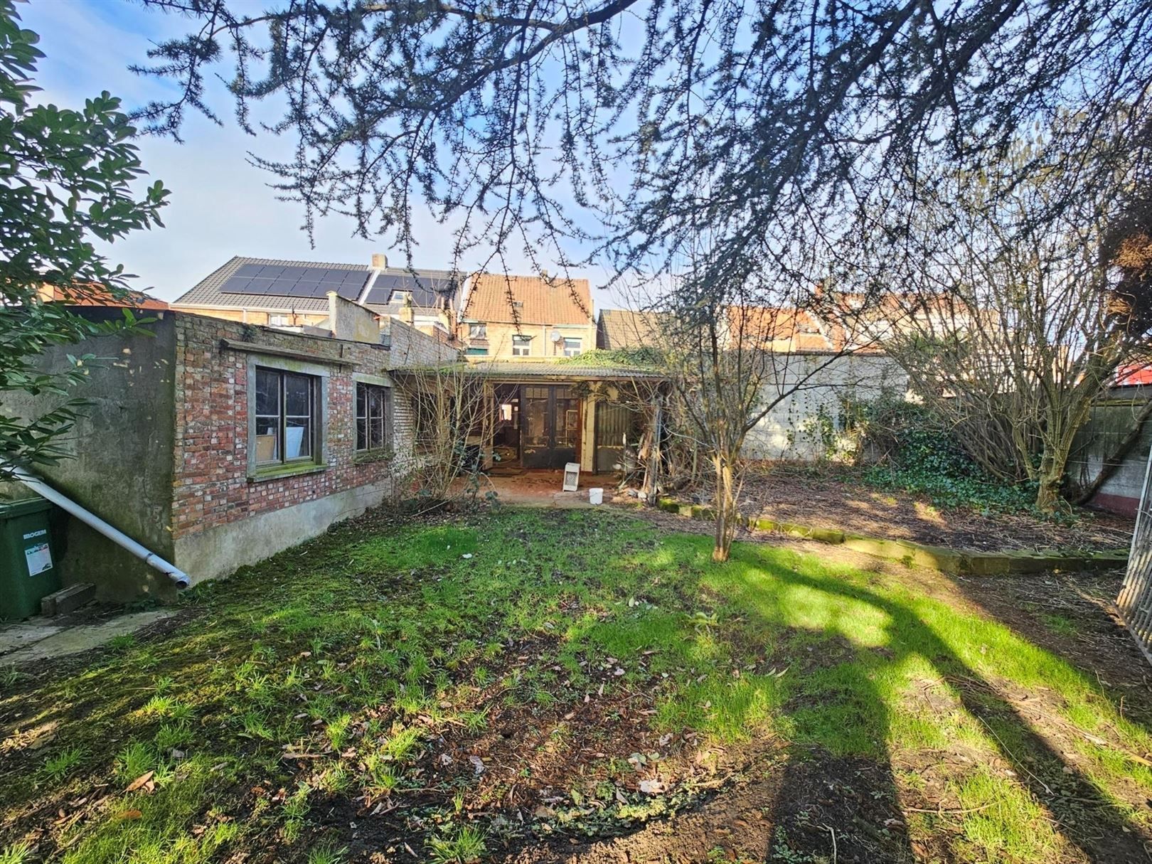 Te renoveren handelspand met woning foto 2