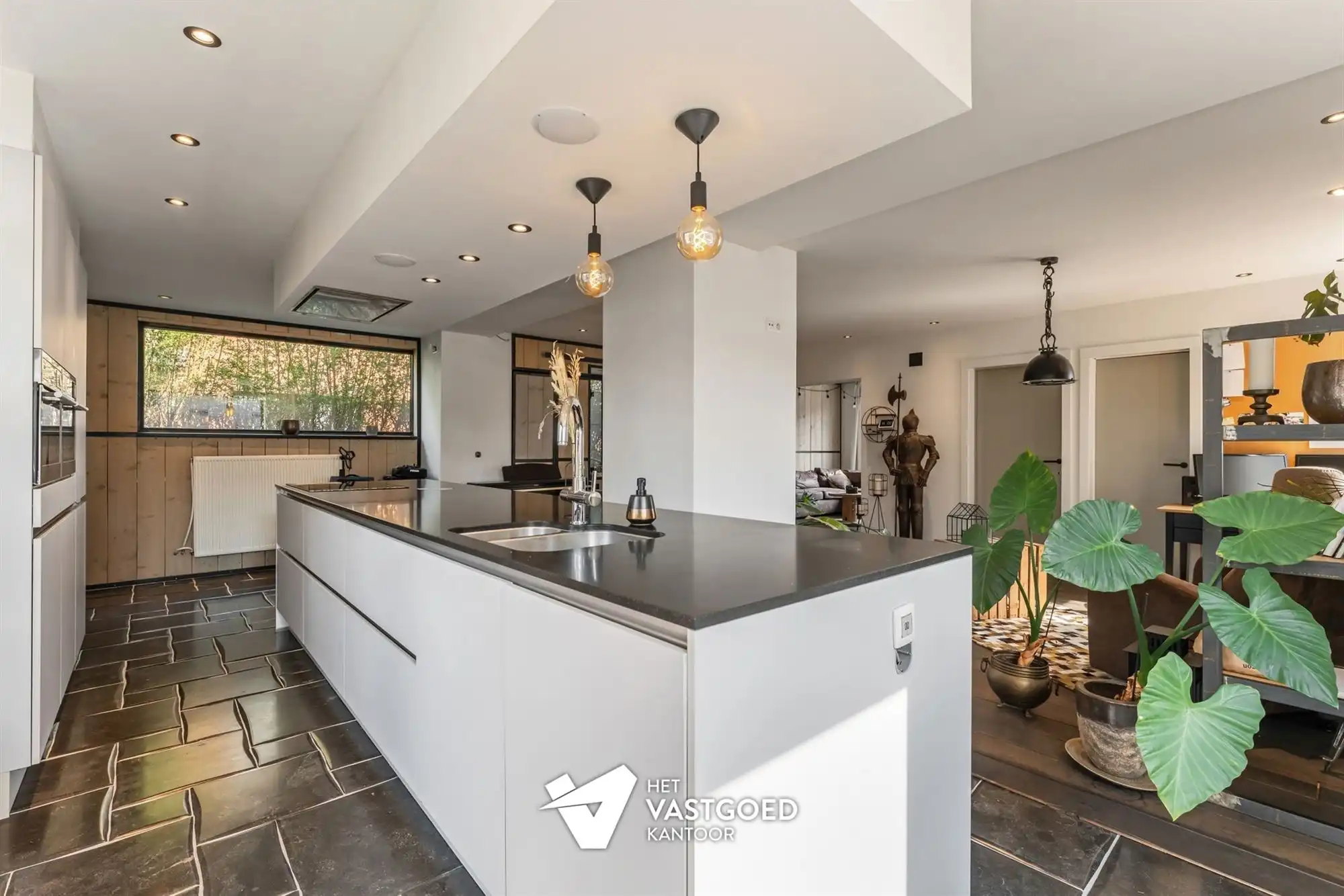 STIJLVOLLE GERENOVEERDE WONING GELEGEN OP EEN MOOI UITGESTREKT PERCEEL VAN 11A 64CA TE BEVERLO foto 11