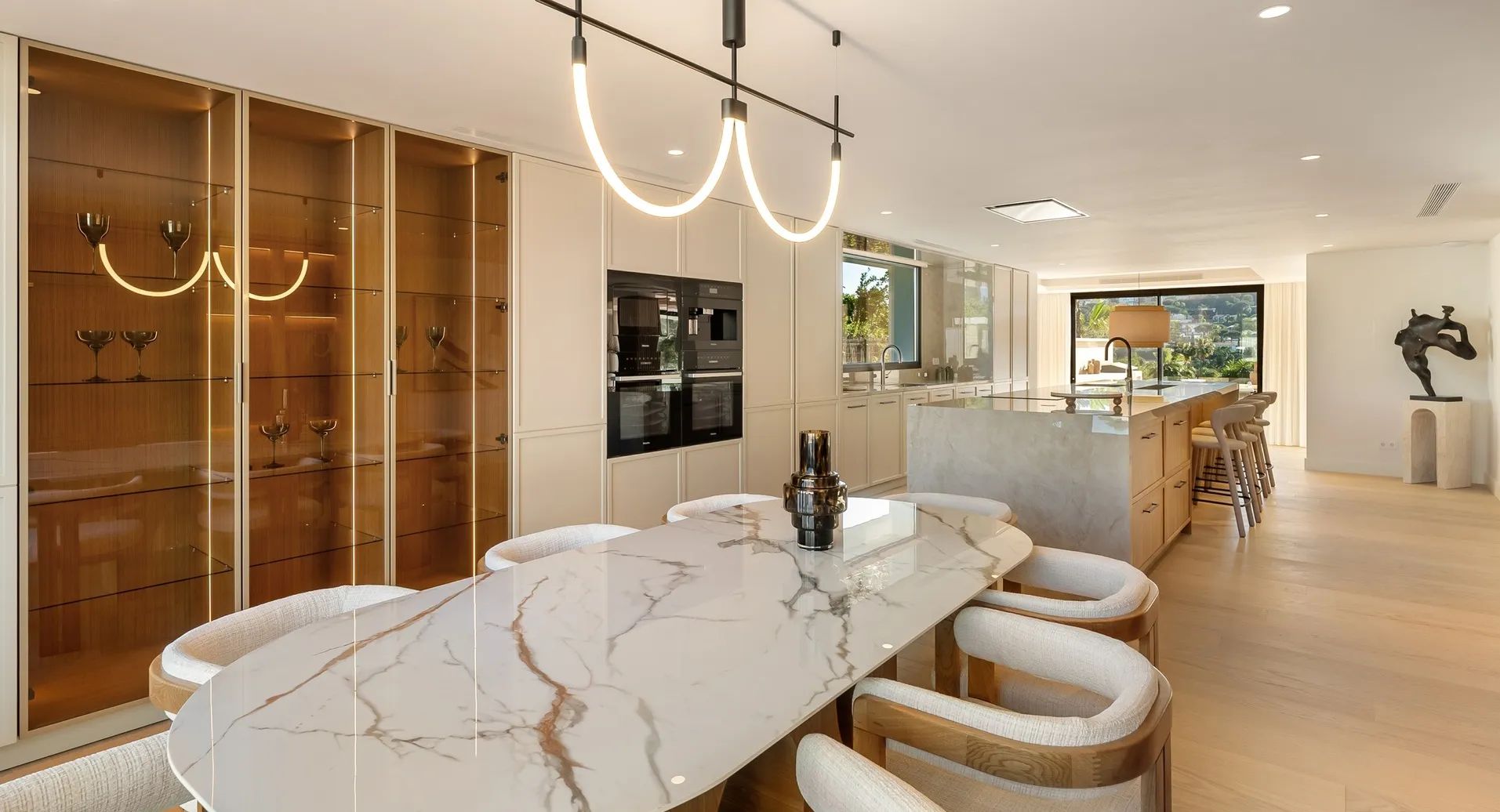 Pure perfectie in Nueva Andalucía: unieke villa met hoogwaardige afwerking foto 7