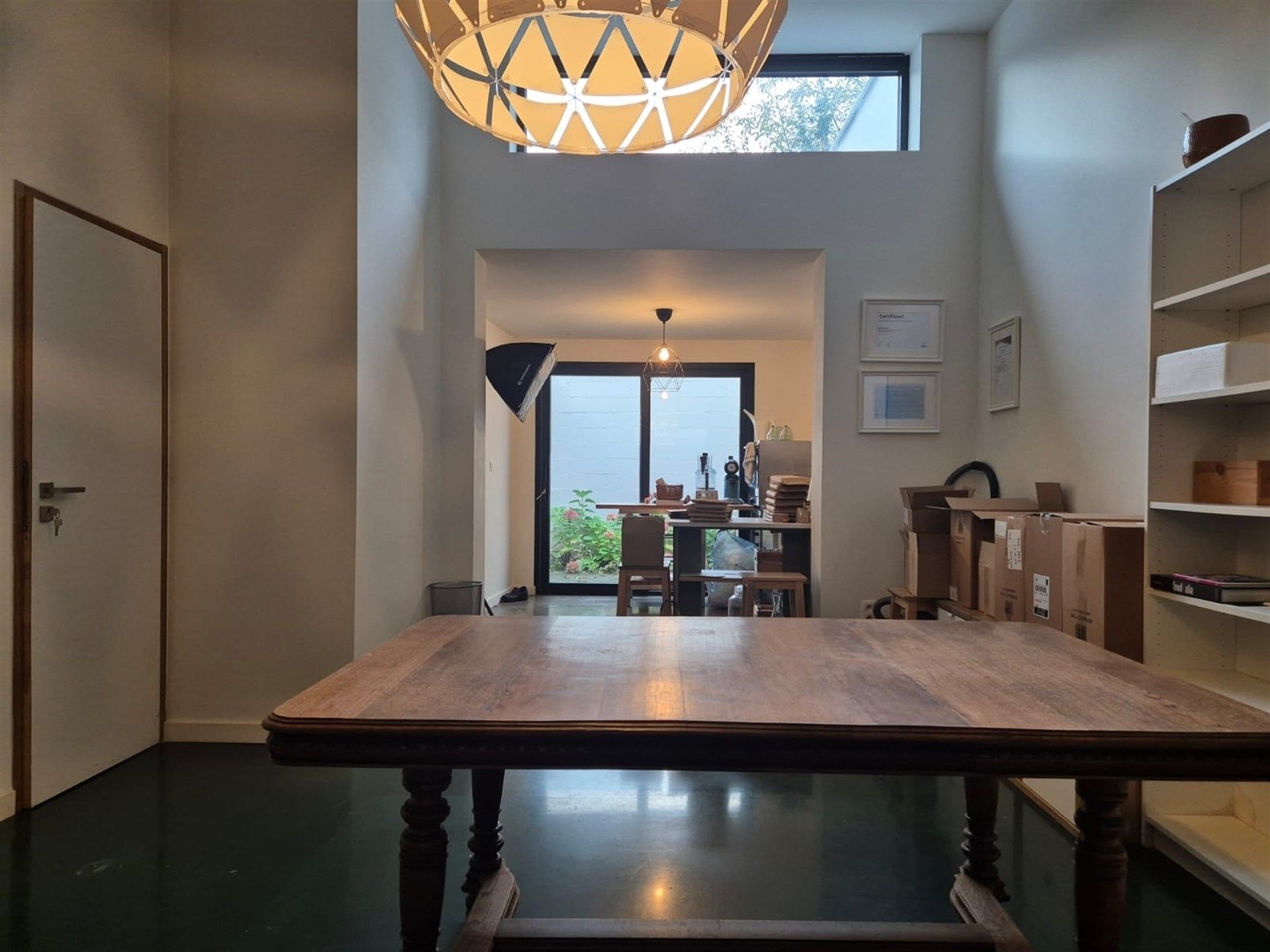 Gelijkvloerse kantoorruimte met kelder en terras. foto 13