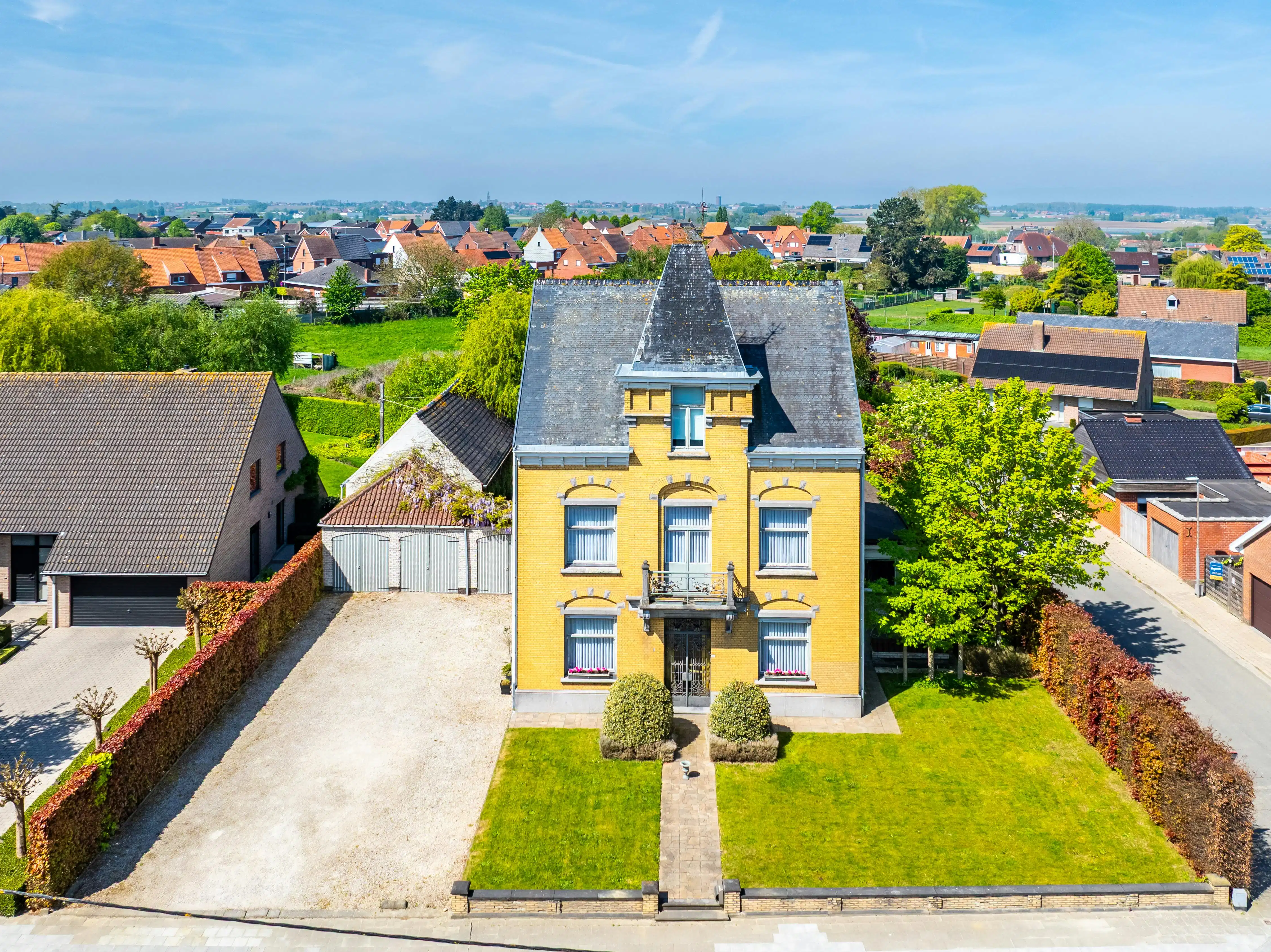 Uniek herenhuis met knappe tuin en bijgebouw in Moorslede foto 2
