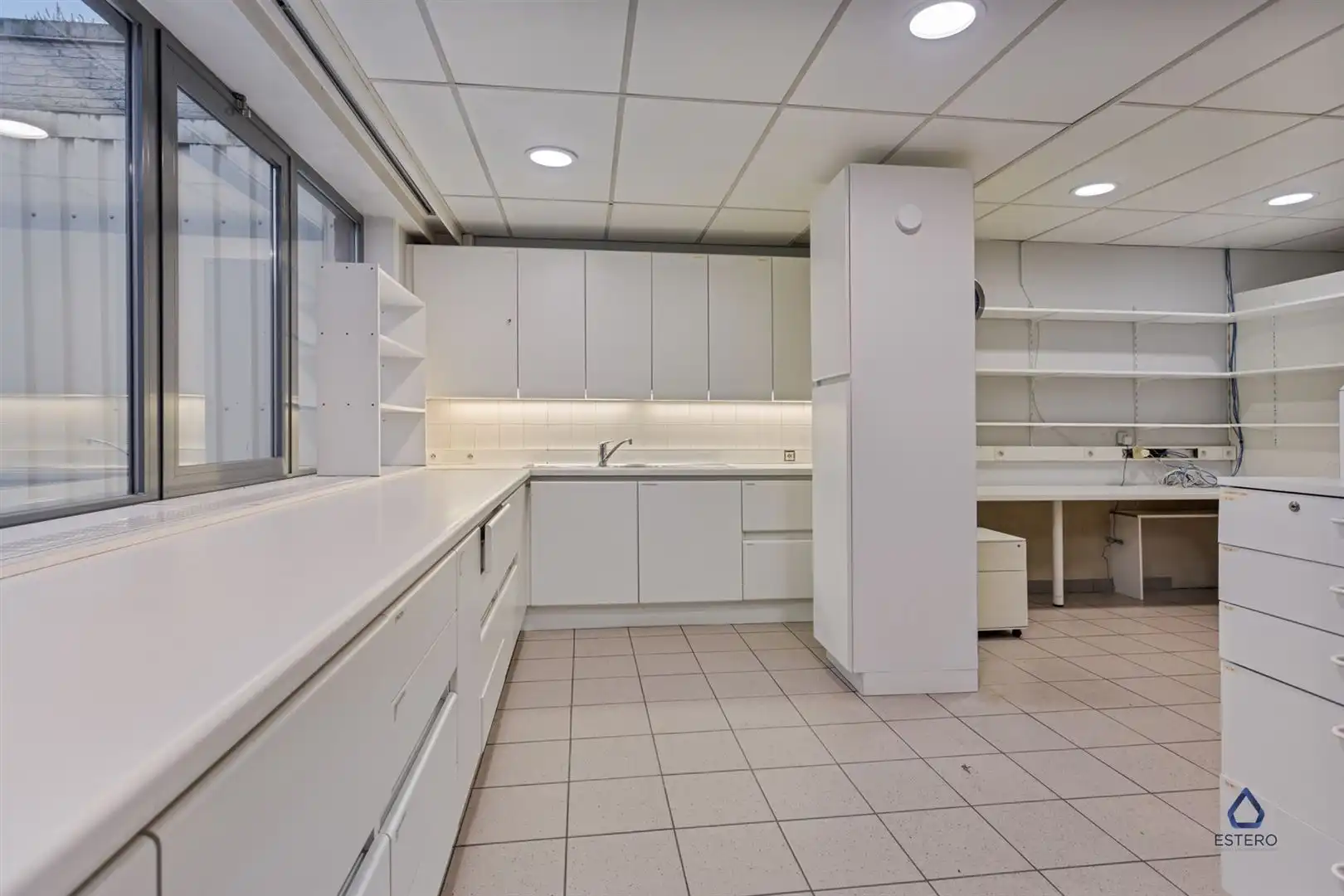 Ruime handelswoning met 3 slaapkamers foto 9