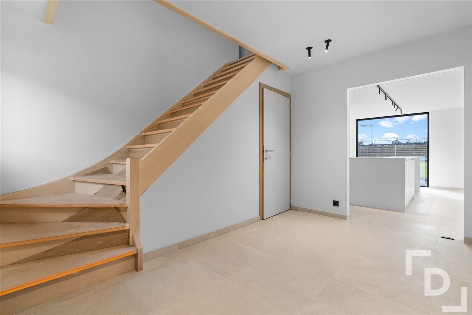 Gerenoveerde, alleenstaande woning in centrum Ieper! foto 7