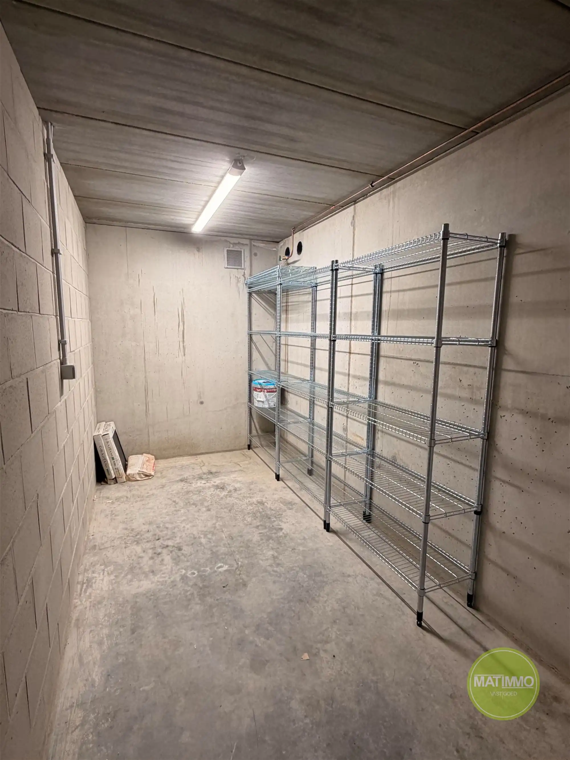 GELIJKVLOERS APPARTEMENT MET PRIVÉTUIN EN CARPORT IN MOL foto 15