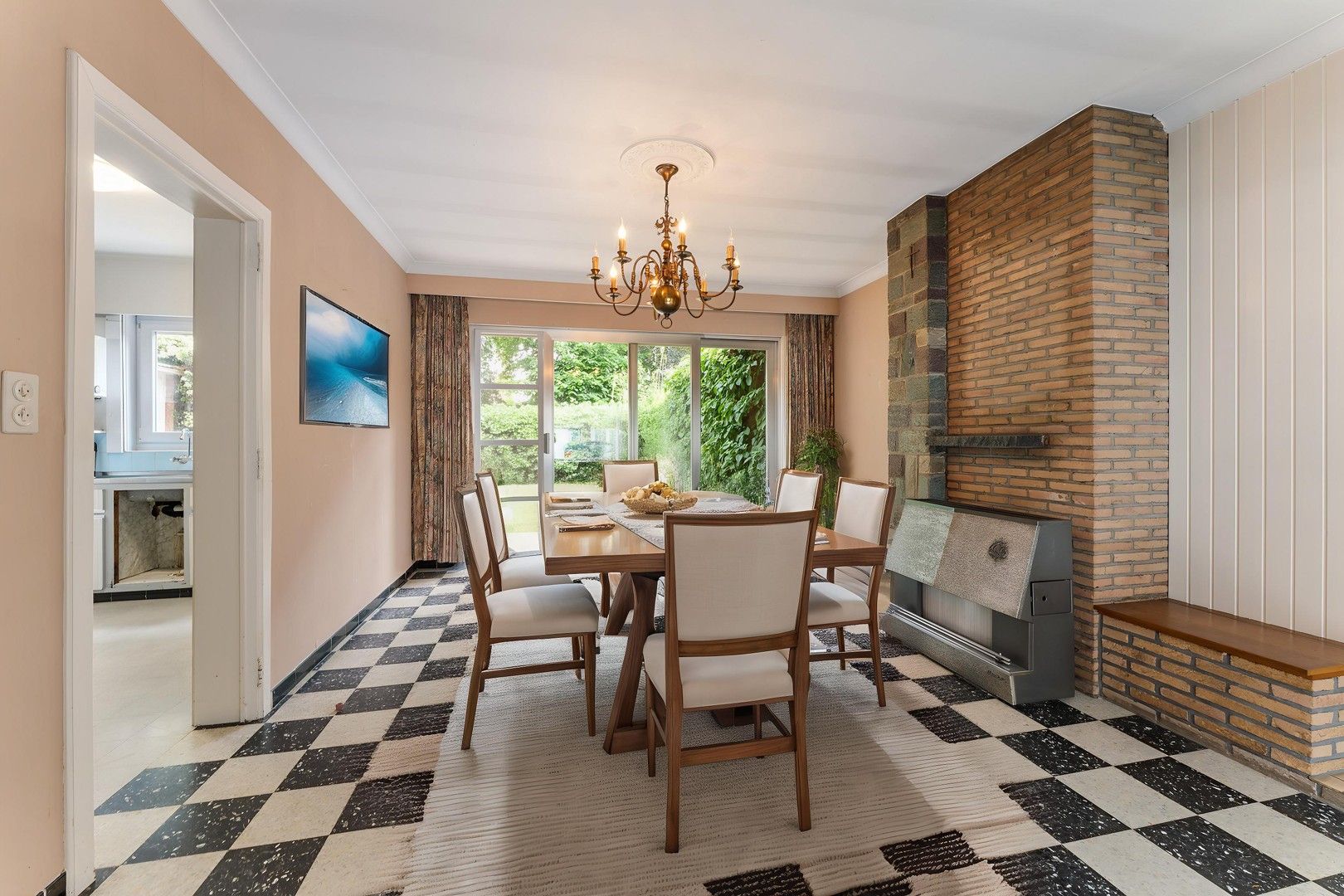 Op te frissen woning met 4 slaapkamers & garage op een topligging te Roeselare! foto 5