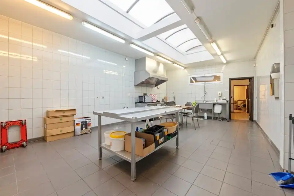 Charmant handelshuis op toplocatie in het hart van de Tongerse winkelstraat foto 20