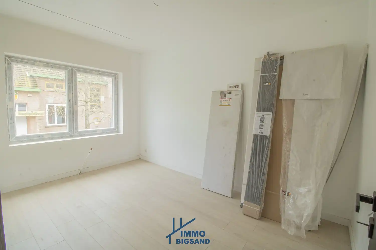 Volledig gerenoveerde woning met 4 slaapkamers te koop te Lauwe met garage foto 13