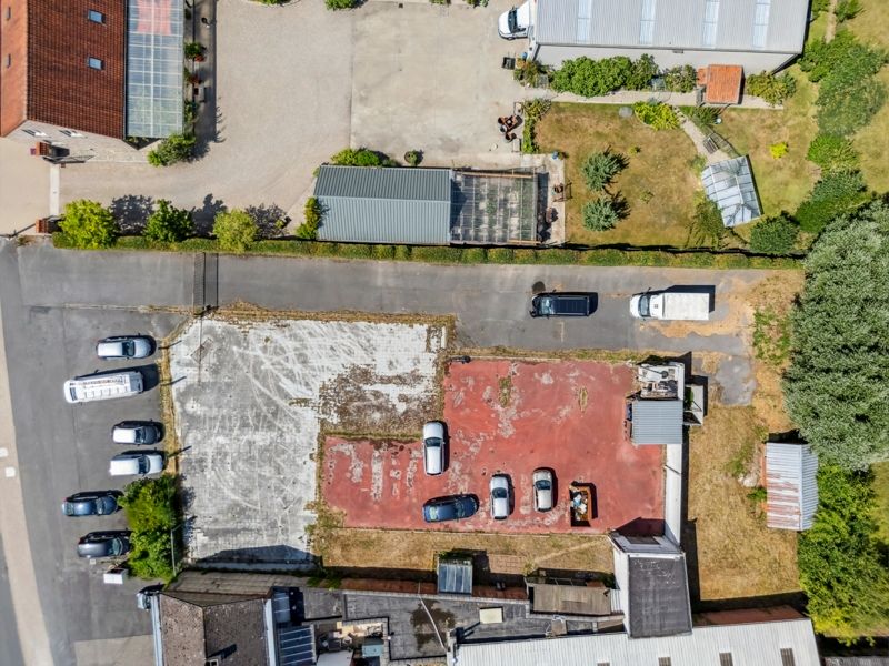 Hooglede-centrum. Mooi perceel bouwgrond van +/- 920m2 voor een project van +/- 3 woningen. Straatbreedte van +/- 28m. Geen bouwverplichting / blanco bodemattest! foto 5