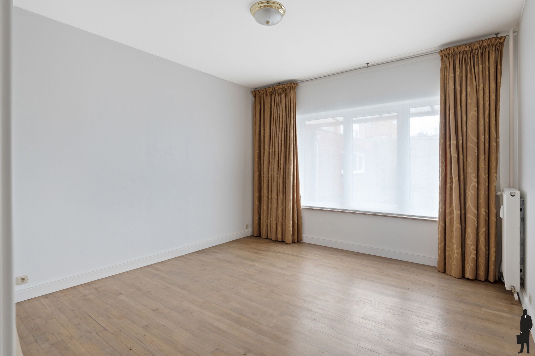 Lichtrijk appartement met ruime buitenruimte en garage foto 11