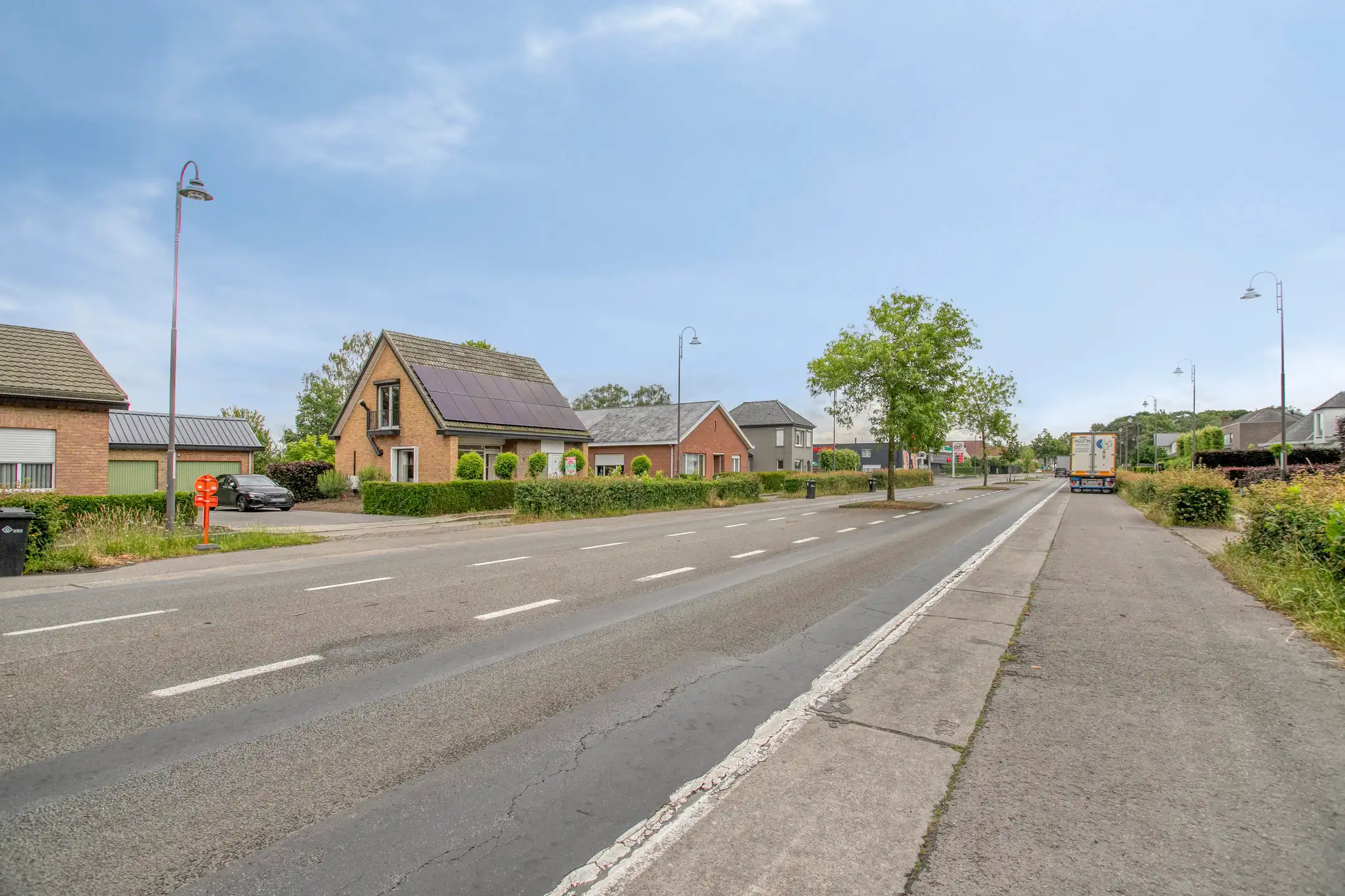 Volledig gerenoveerde vrijstaande woning met garage foto 31
