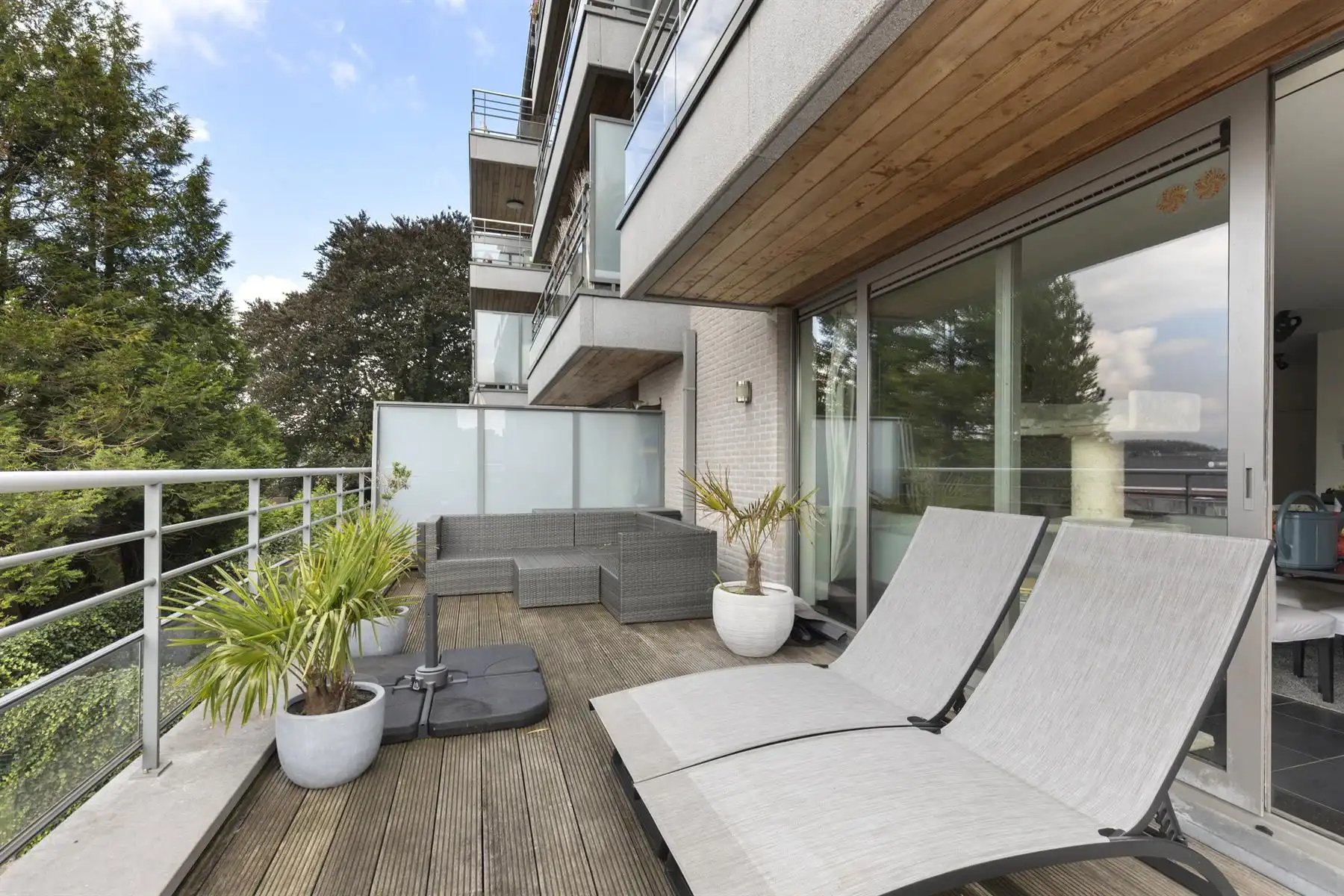 Centraal gelegen duplex appartement met 2 slaapkamers en terrassen te Wetteren  foto {{pictureIndex}}