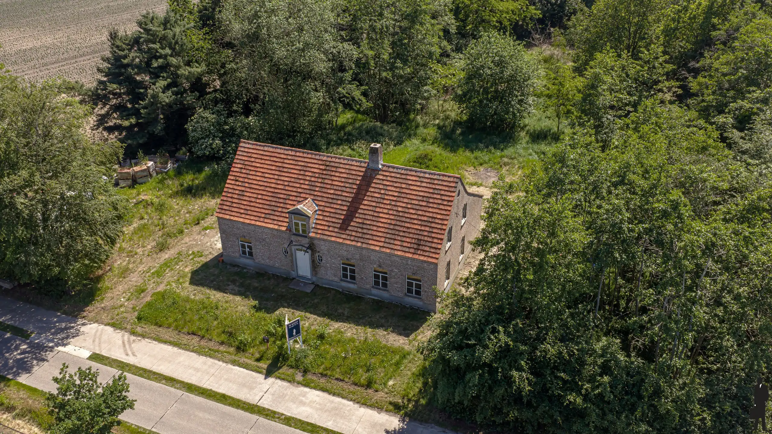 Authentieke hoeve in renovatie op een uitzonderlijk ruim perceel, rustig en landelijk gelegen met een uitstekende zuidelijke oriëntatie. foto 22