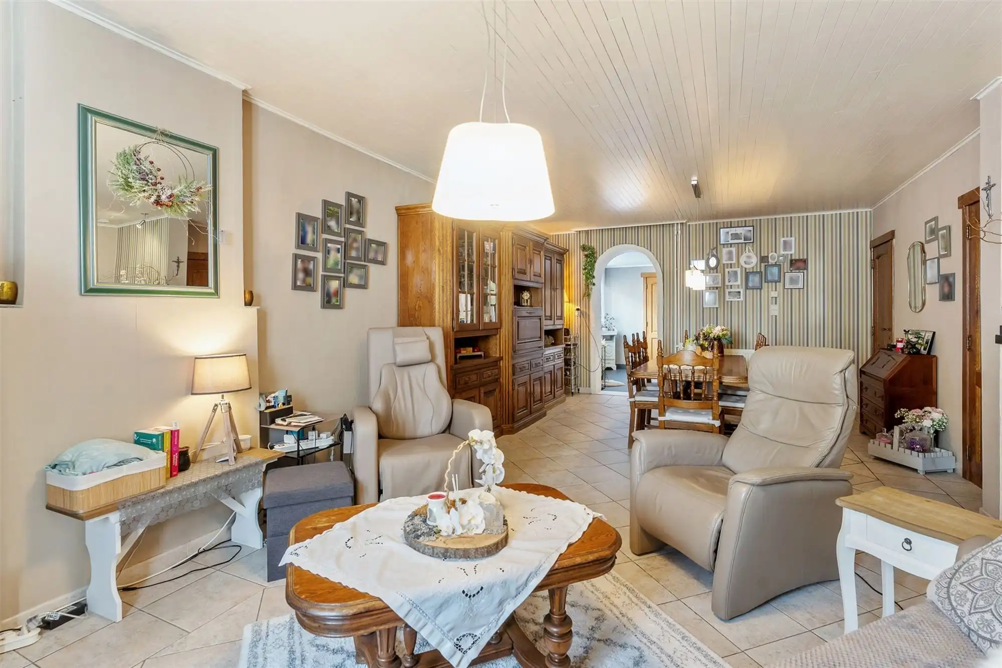 PERFECT ONDERHOUDEN WONING MET 4 SLAAPKAMERS OP CENTRALE LIGGING IN STAL (BERINGEN) foto 3