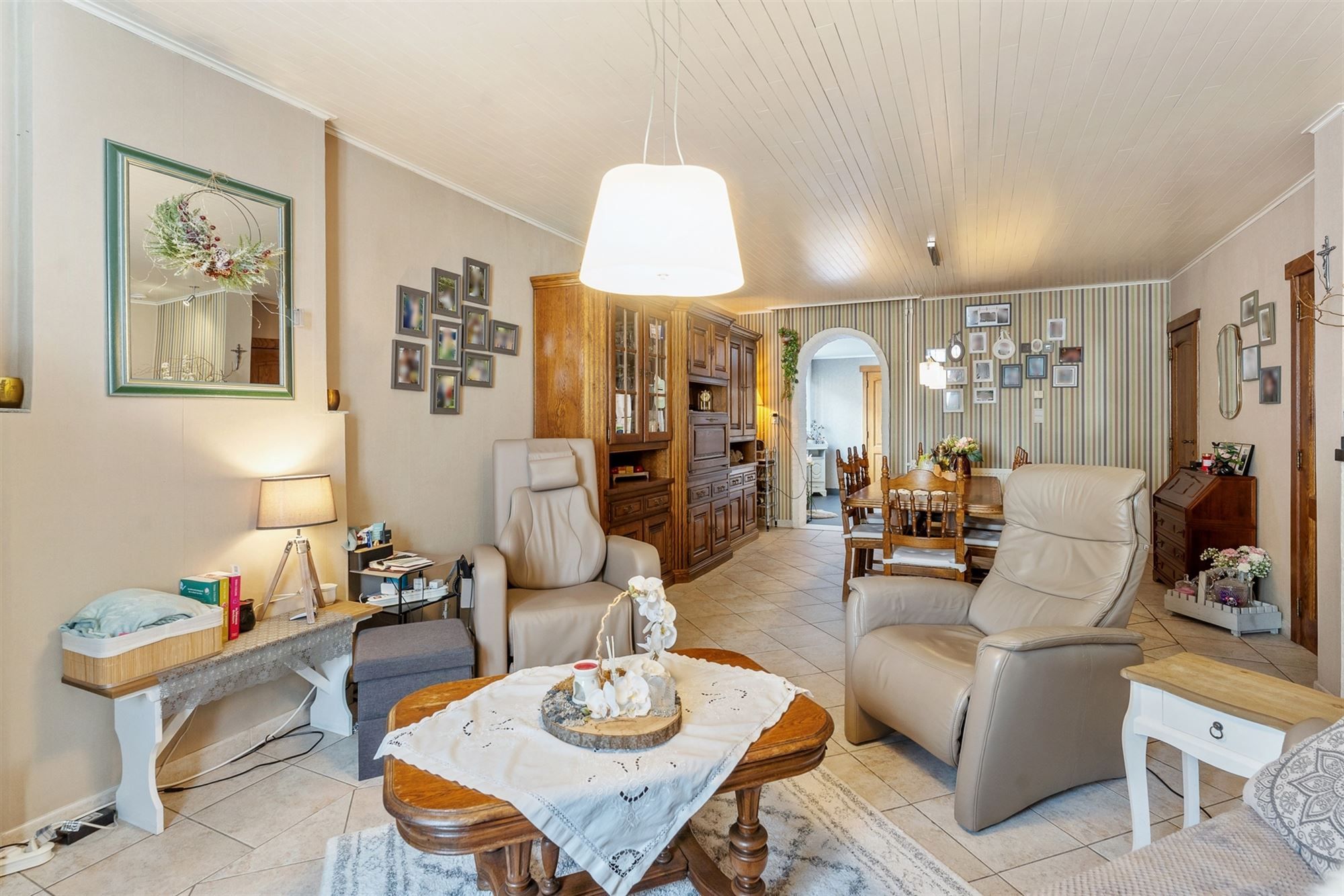 PERFECT ONDERHOUDEN WONING MET 4 SLAAPKAMERS OP CENTRALE LIGGING IN STAL (BERINGEN) foto 3