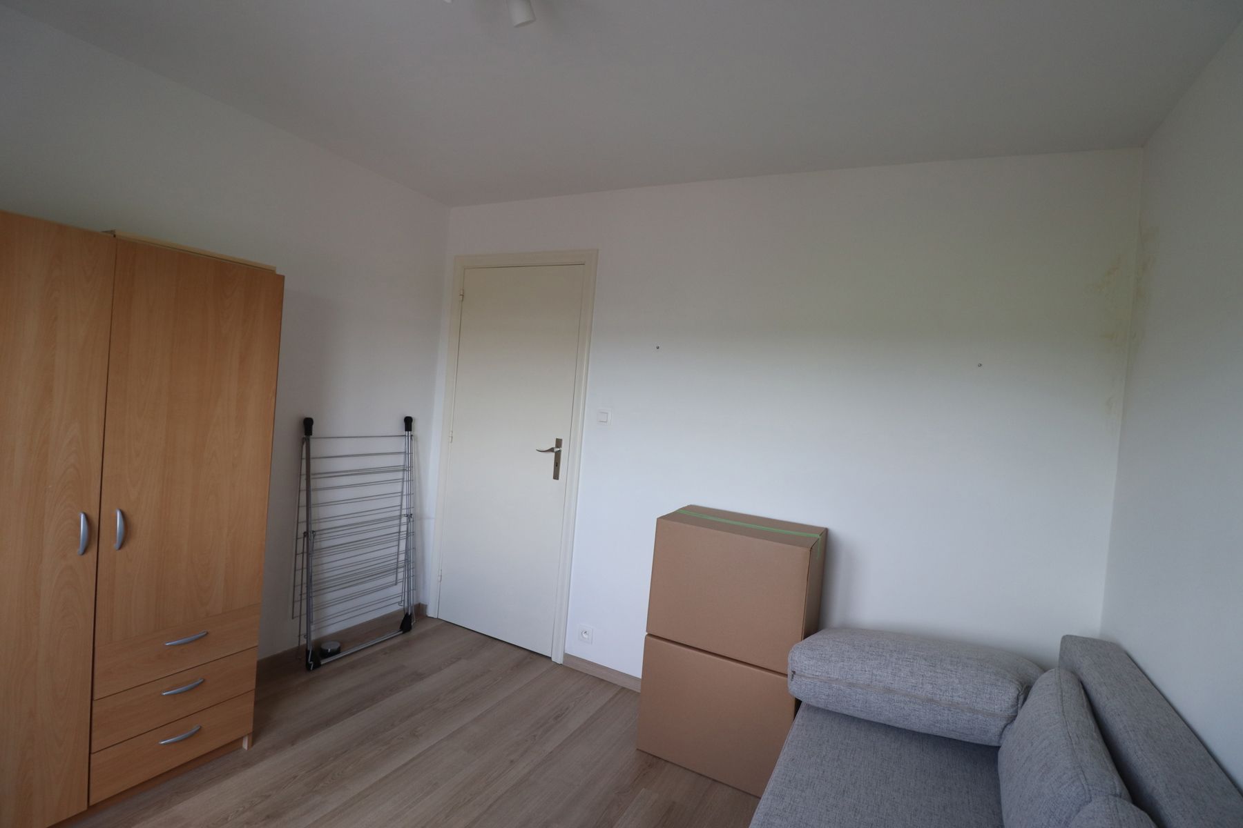 Een woning met 4 slaapkamers, garage, terras en tuin. foto 16