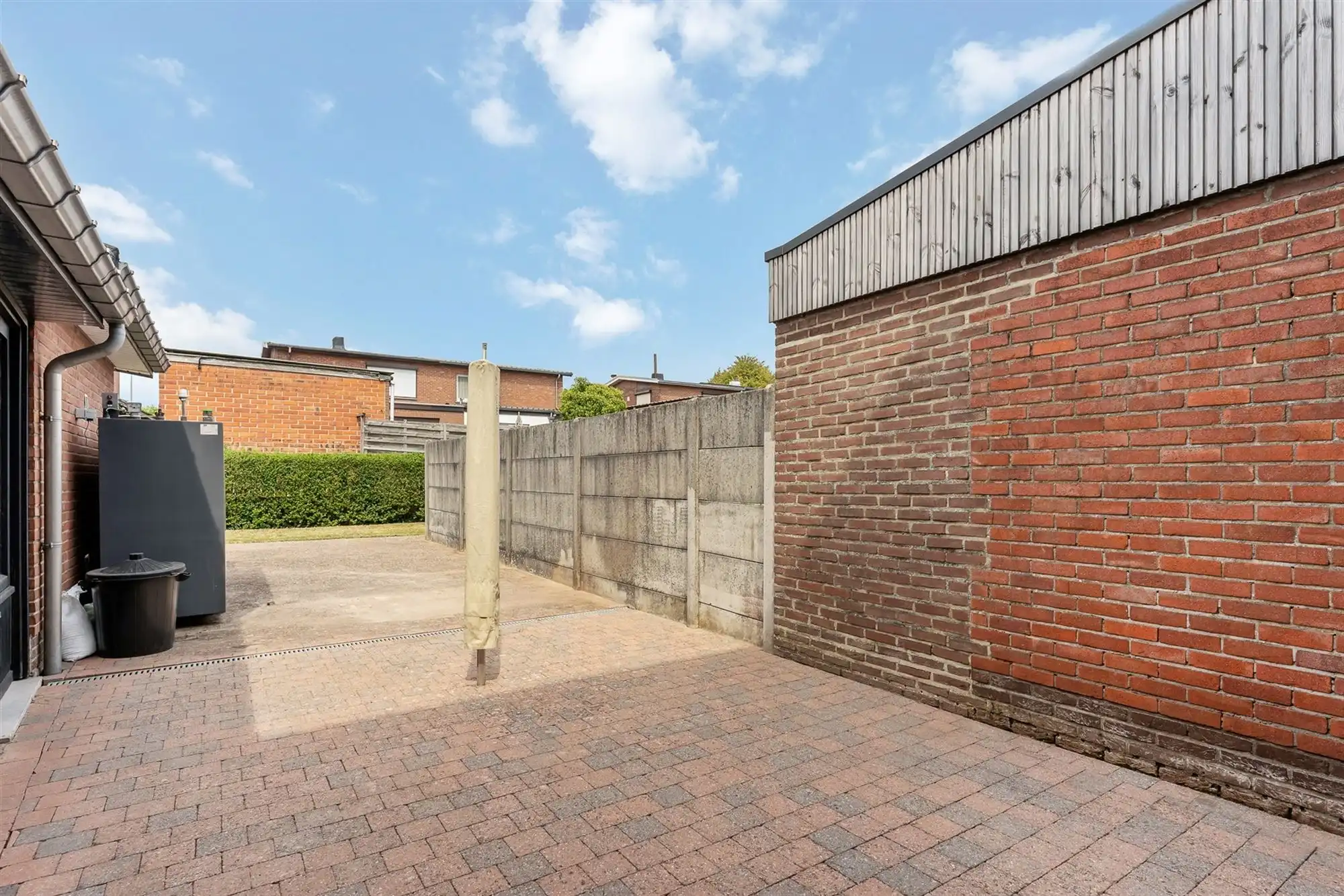 PERFECT ONDERHOUDEN WONING MET ACHTERINRIT NAAR TUIN IN BERINGEN CENTRUM foto 22