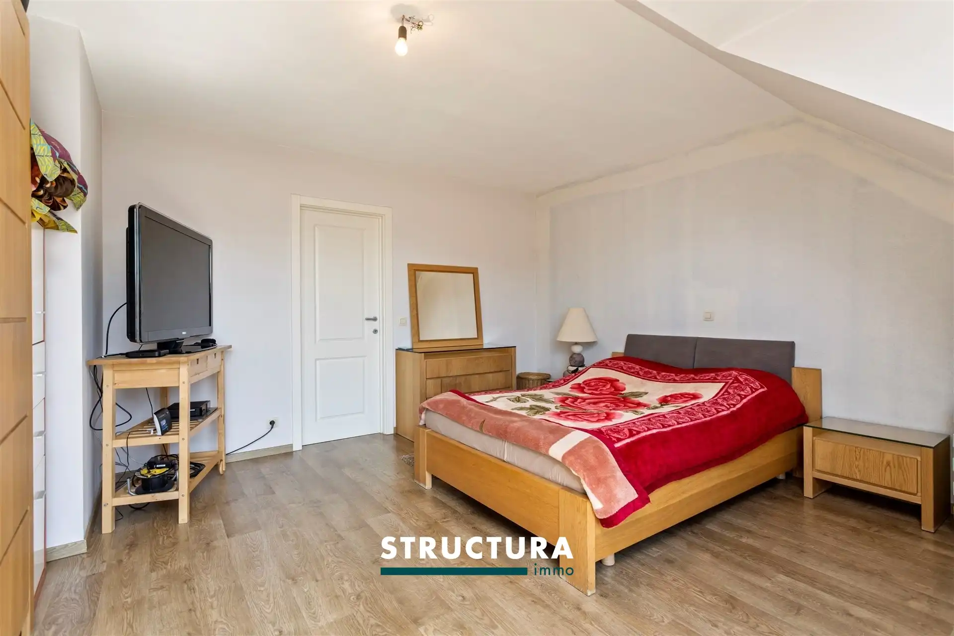 Ruim duplexappartement met 2 slaapkamers foto 9