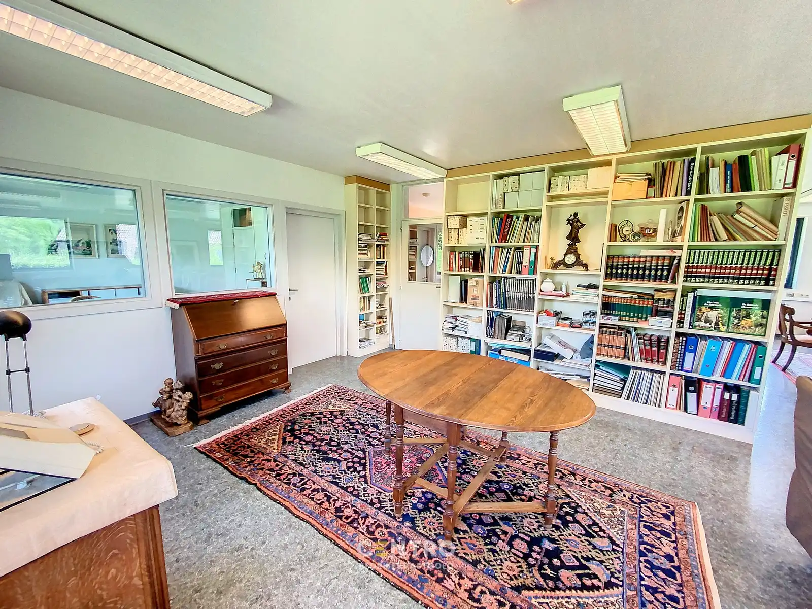 Ruim (430m²), multifunctioneel pand (bewoning, kantoor, praktijk, horeca, ...)  op ZICHTLOCATIE langs invalsweg Roeselare (vlakbij de ring R32). foto 14