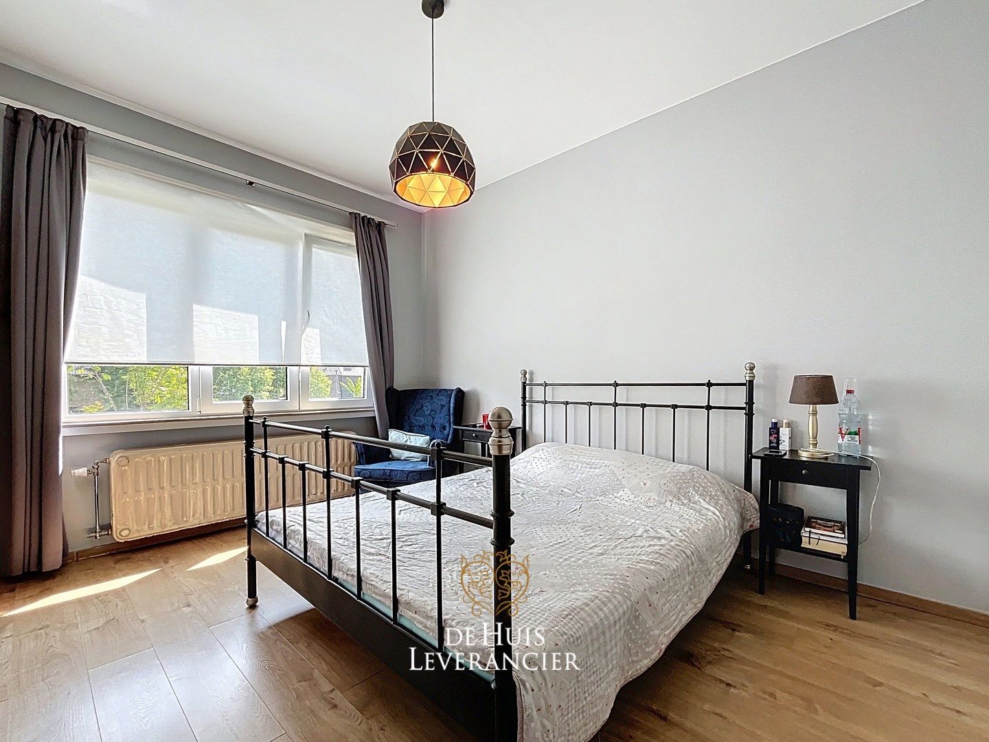 Prachtige, gerenoveerde woning met tuin en garage op toplocatie te koop in Mortsel! foto 3