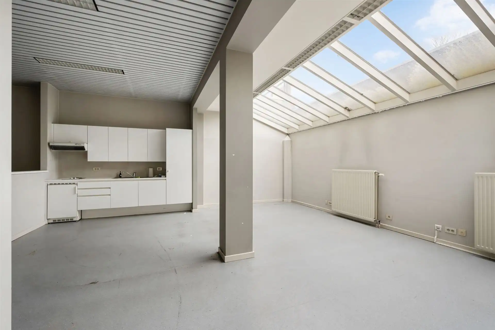 Topgelegen mogelijks groot appartement met veel potentieel! foto 3