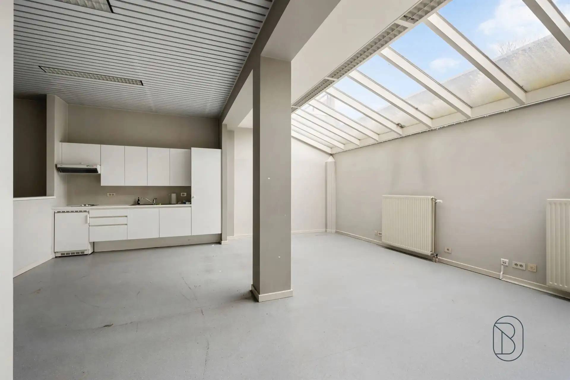 Topgelegen mogelijks groot appartement met veel potentieel! foto 3