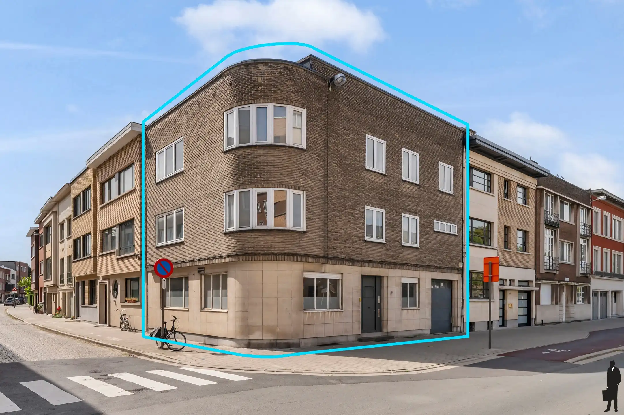 Modernistisch hoekpand met garage in de Tentoonstellingswijk foto {{pictureIndex}}