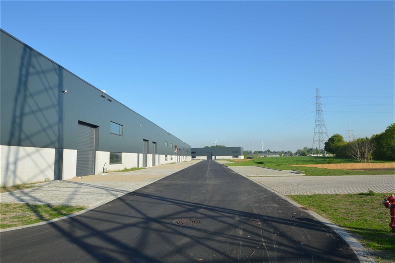 Nieuwbouw KMO units op strategische ligging  foto 2