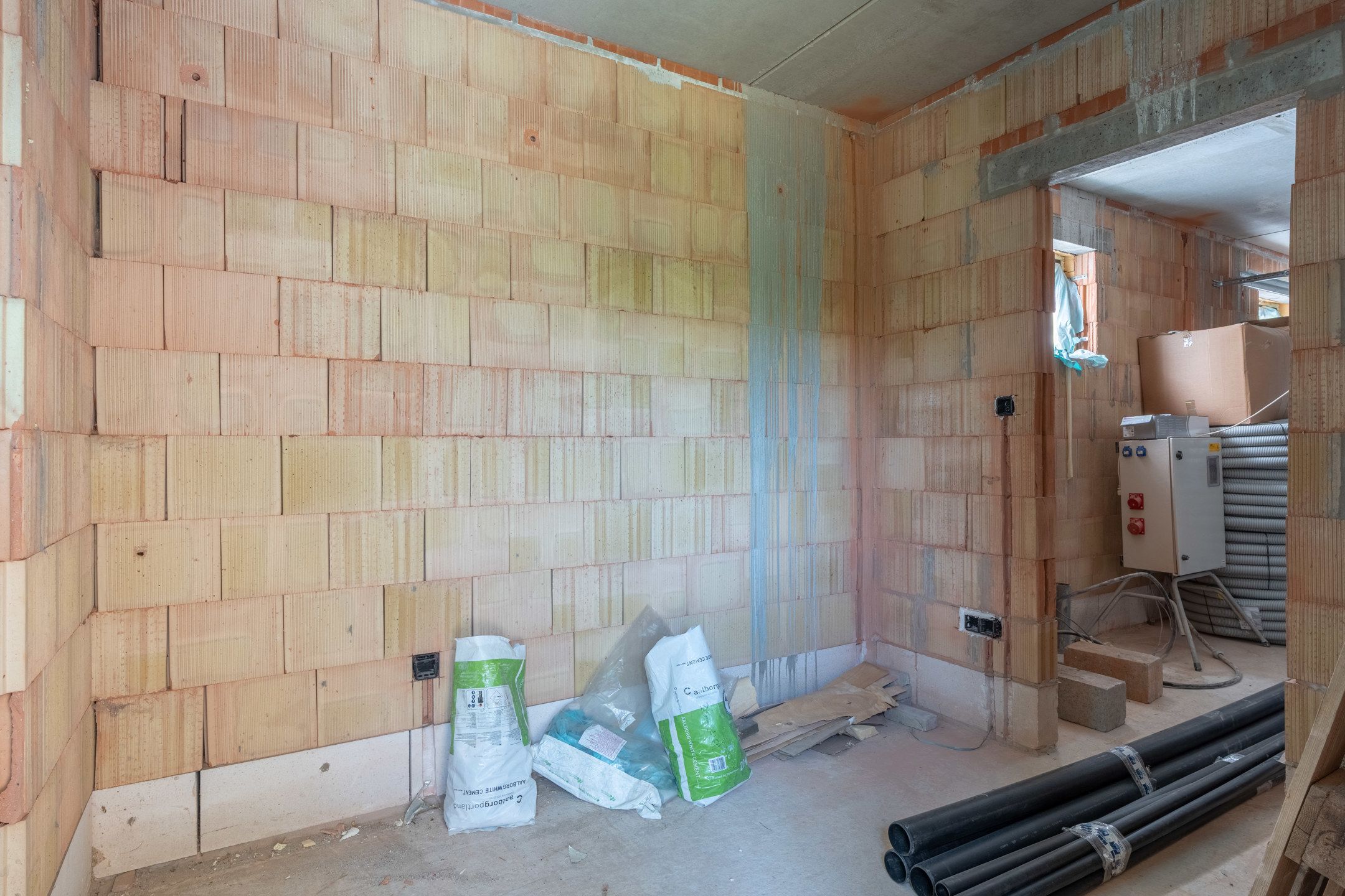 Verder af te werken woning met o.a. 4 slaapkamers, inpandige garage, ... foto 7