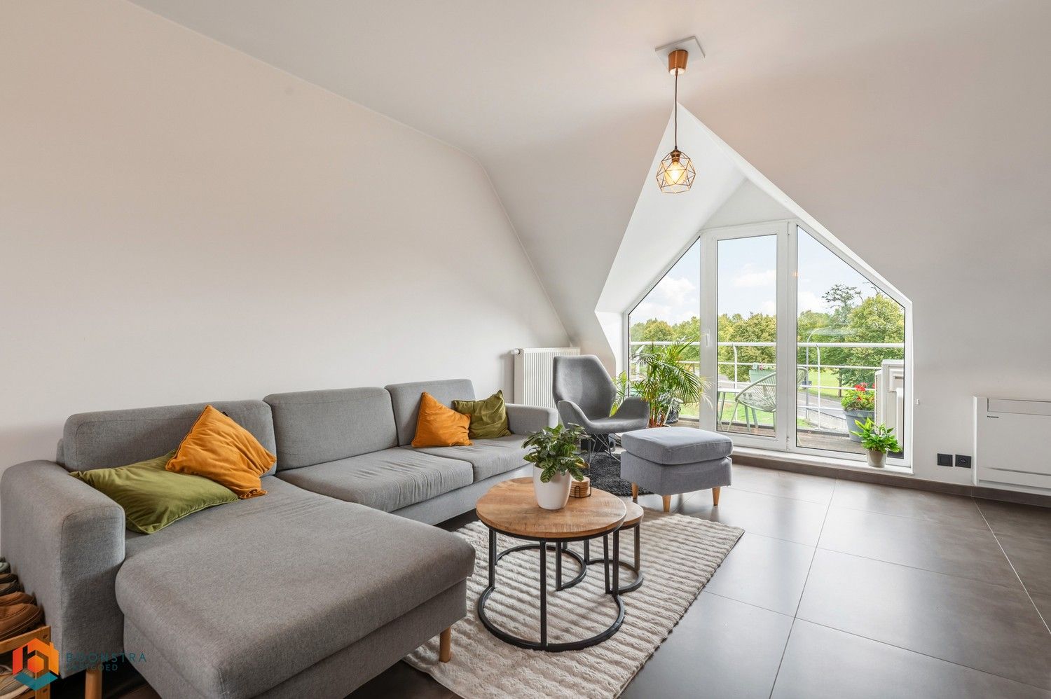 Energiezuinig duplex appartement met 2 slpkrs, terras, zonnepanelen en airco foto {{pictureIndex}}