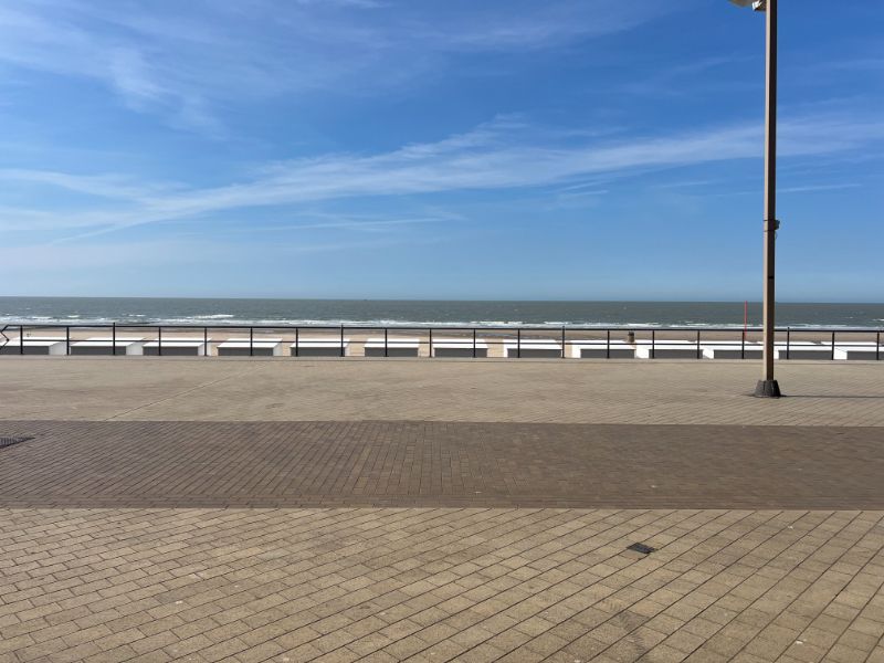 Uitzonderlijk ruim (114m²) bemeubeld appartement met handelsfunctie op de Zeedijk te Middelkerke! foto 8