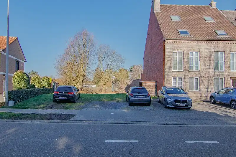 Rustig en toch centraal gelegen projectgrond voor appartementen of andere invulling op 4 aren 7 centiaren in het centrum van Diepenbeek! foto 3