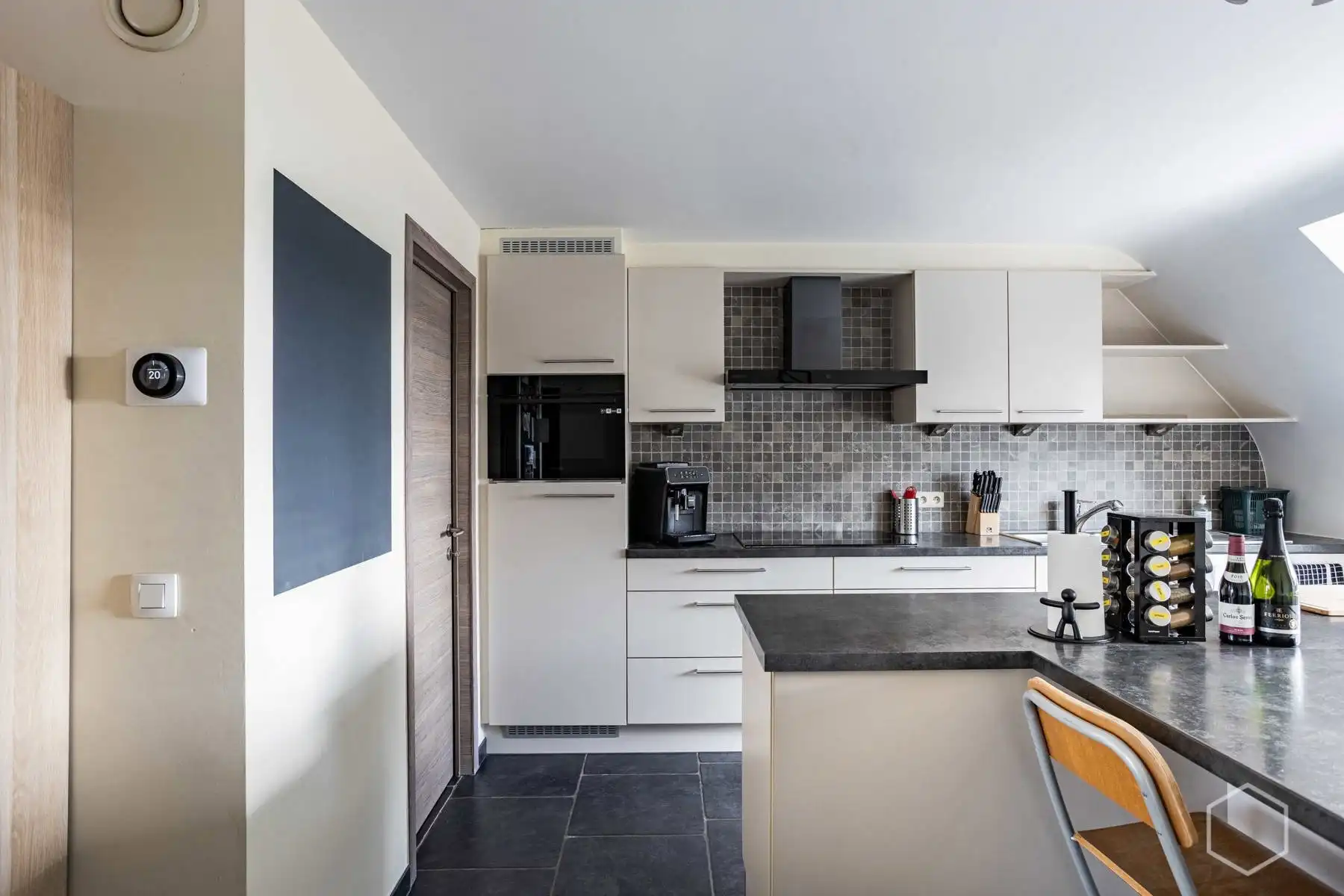 Lichtrijk duplexappartement met 4 slaapkamers en airco's foto 12