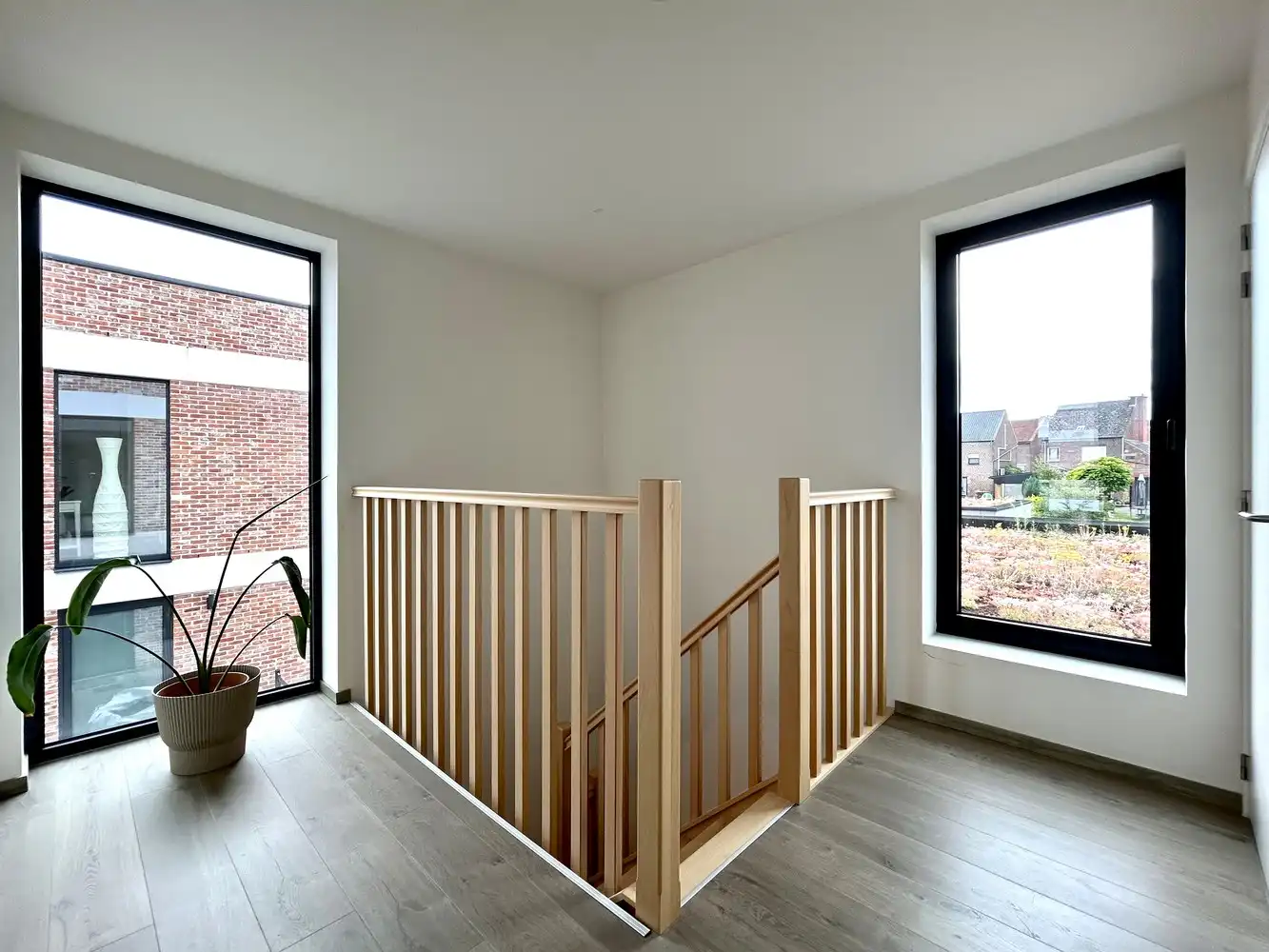 Recente, energiezuinige woning met tuin en garage op een gunstige ligging foto 12