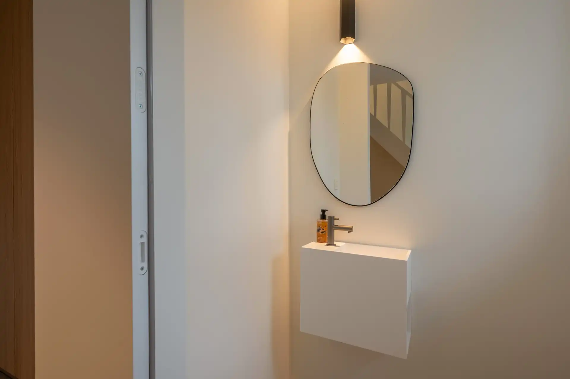 Smaakvol afgewerkte villa in Maaiken met ruime tuin foto 13