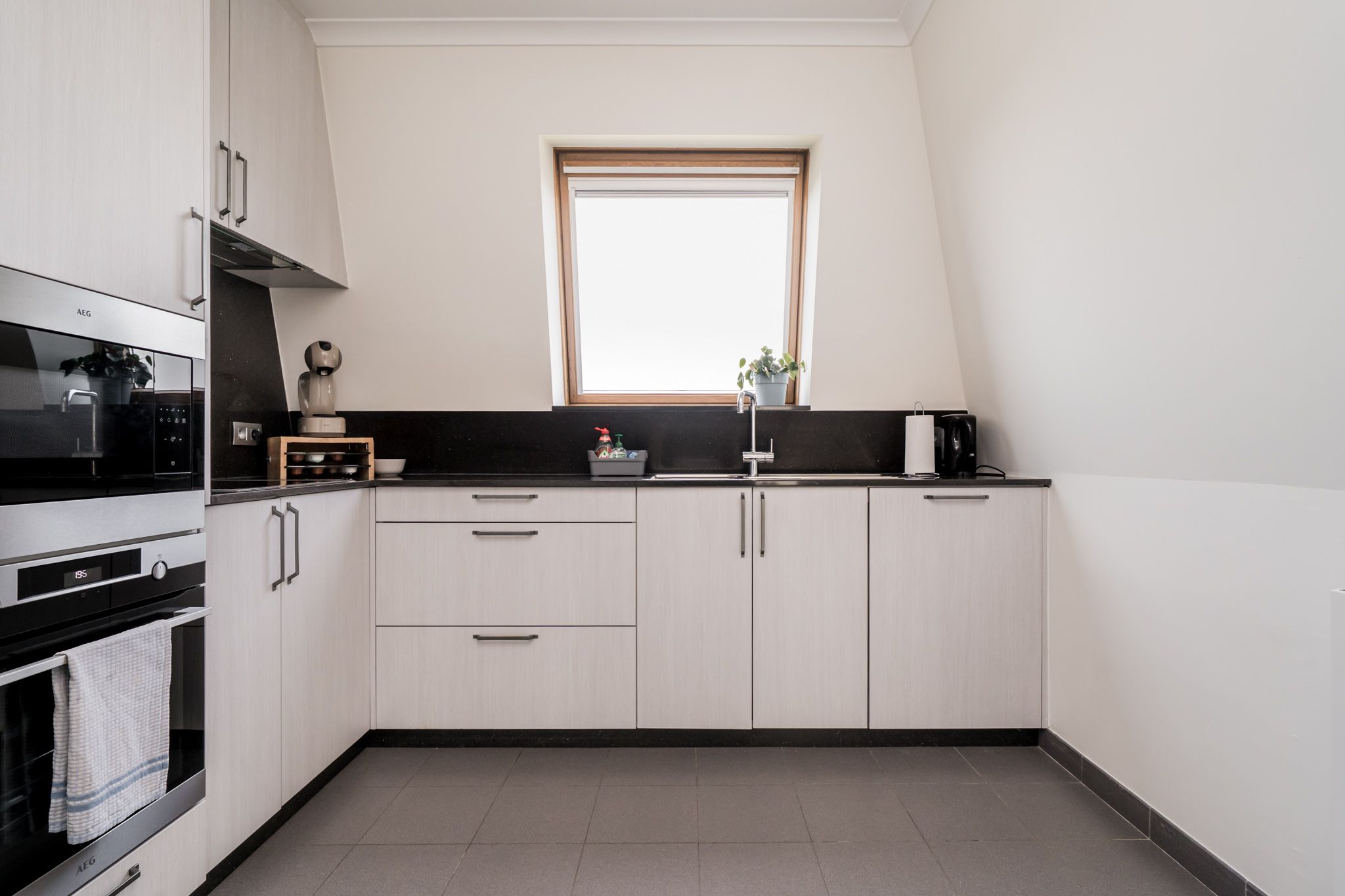 Ruim, lichtrijk hoekappartement (3 slpks) – volledig gerenoveerd – toplocatie te Diegem foto 7
