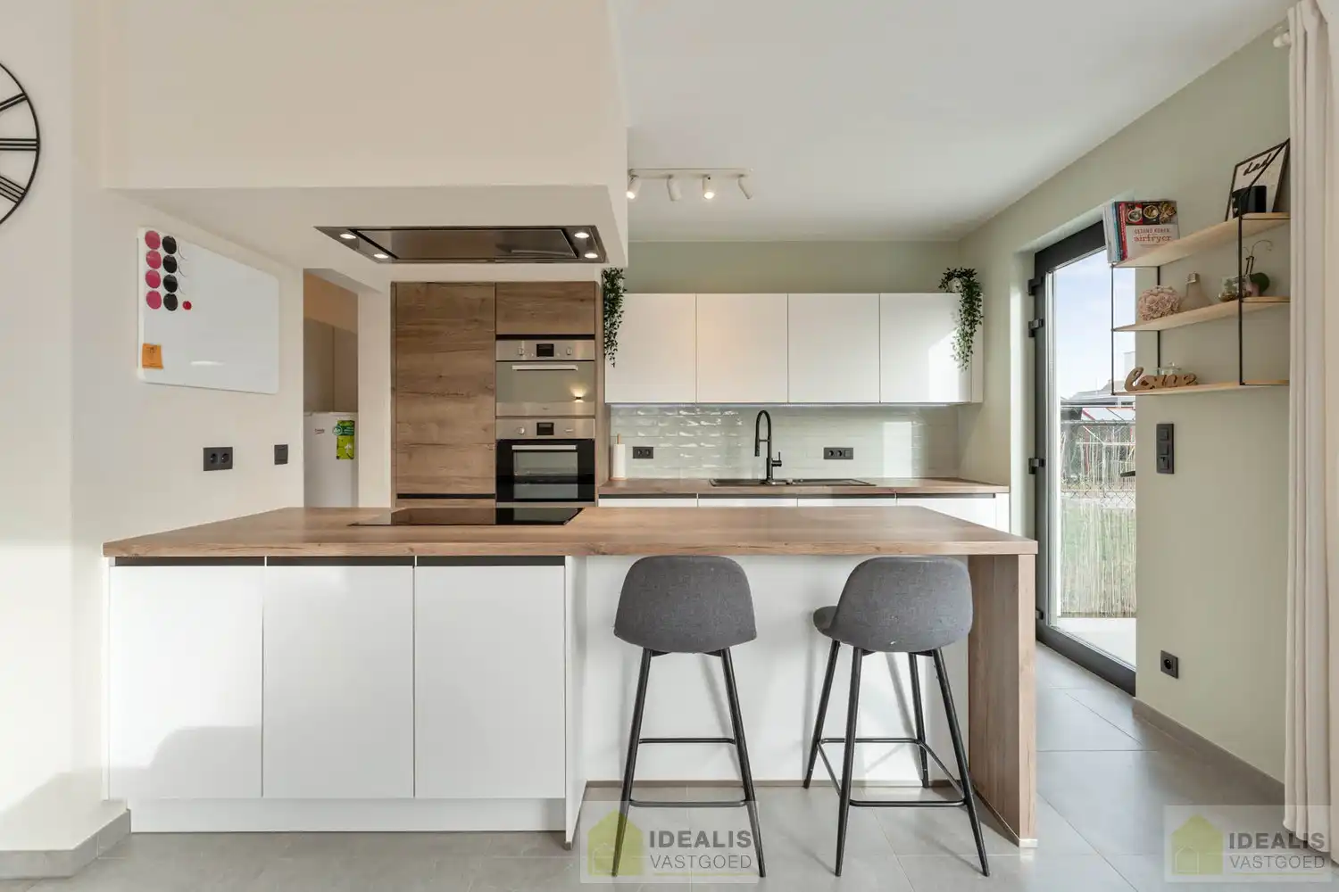 RECENTE, PERFECT ONDERHOUDEN EN MODERN OPGETROKKEN WONING foto 22