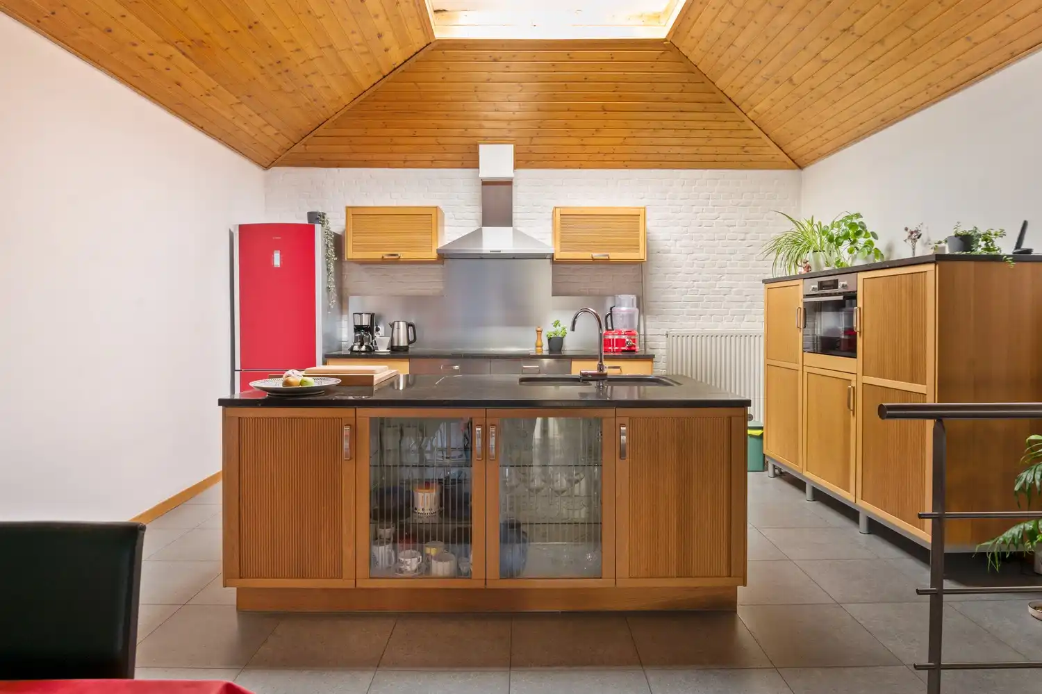 Ruime stadswoning met 4-5 slaapkamers, garage, sauna en buitenruimte! foto 9
